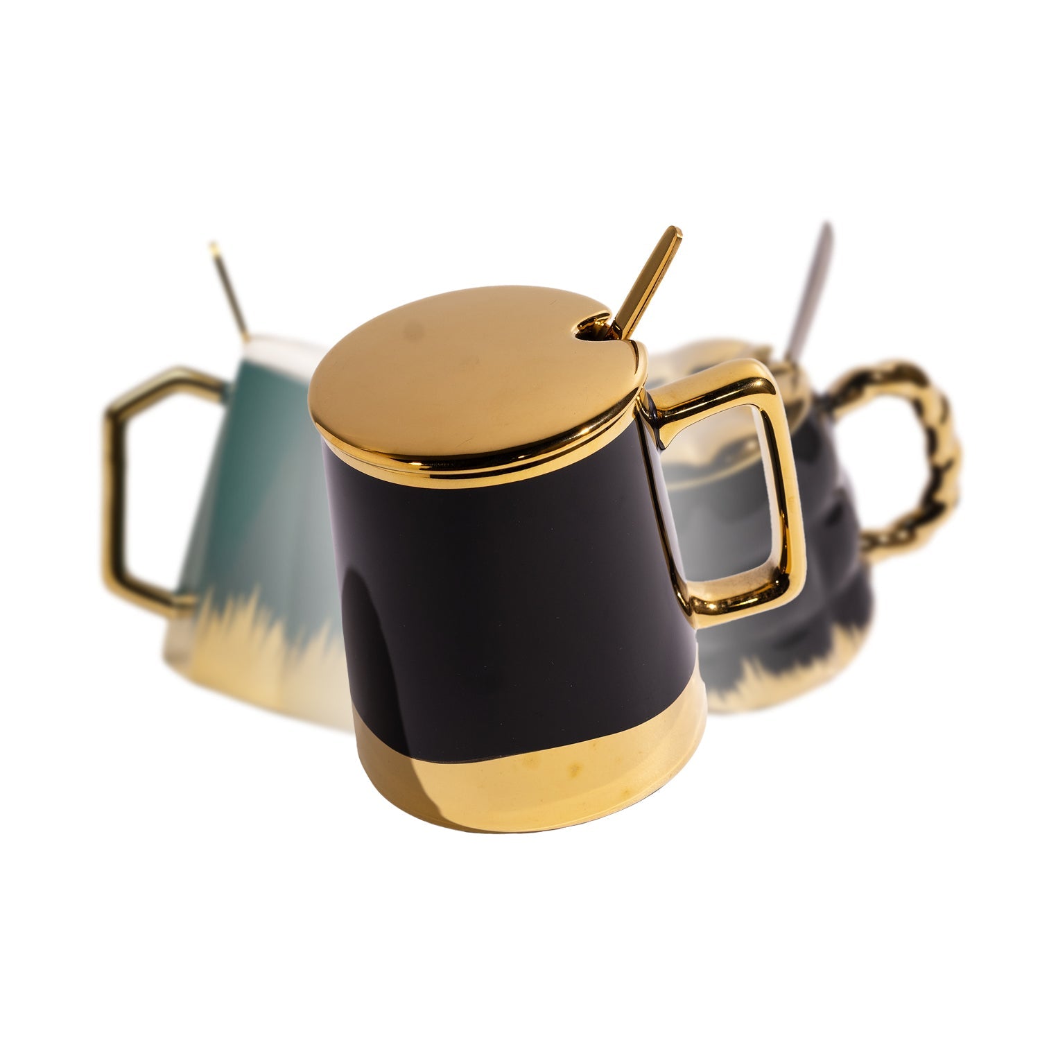 أكواب مع غطاء و ملعقة