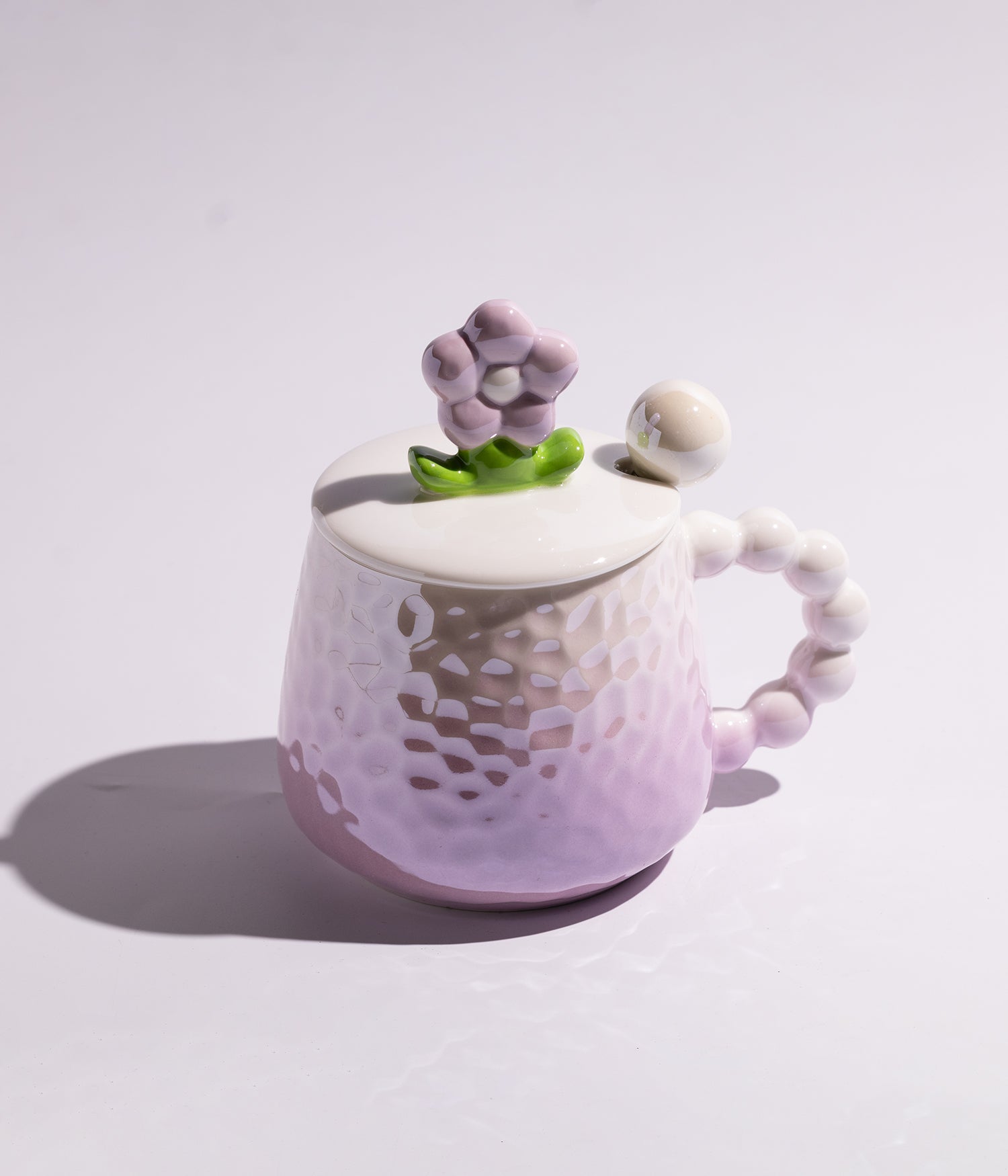 كوب سيراميك بتدرج لوني وبتصميم مجسم الوردة على الملعقة مع غطاء