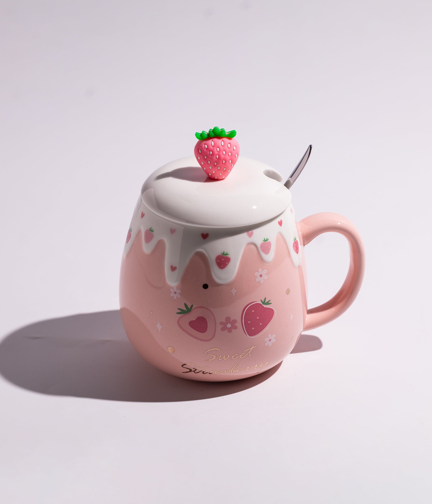 كوب قهوة سيراميك بتصميم مجسم فراولة على الغطاء مع ملعقة