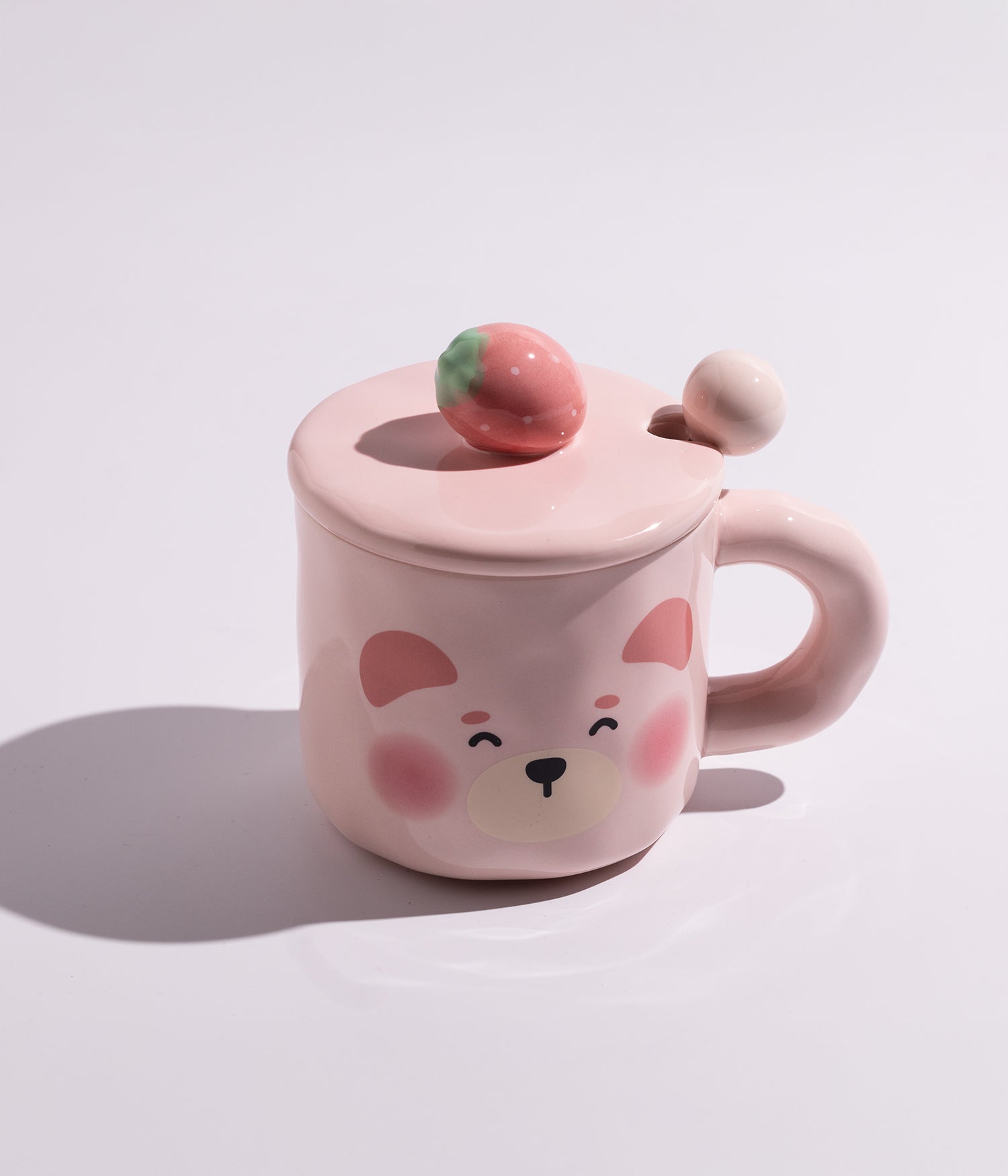 كوب سيراميك بتصميم وجه الدب ومجسم الفراولة على الغطاء مع ملعقة