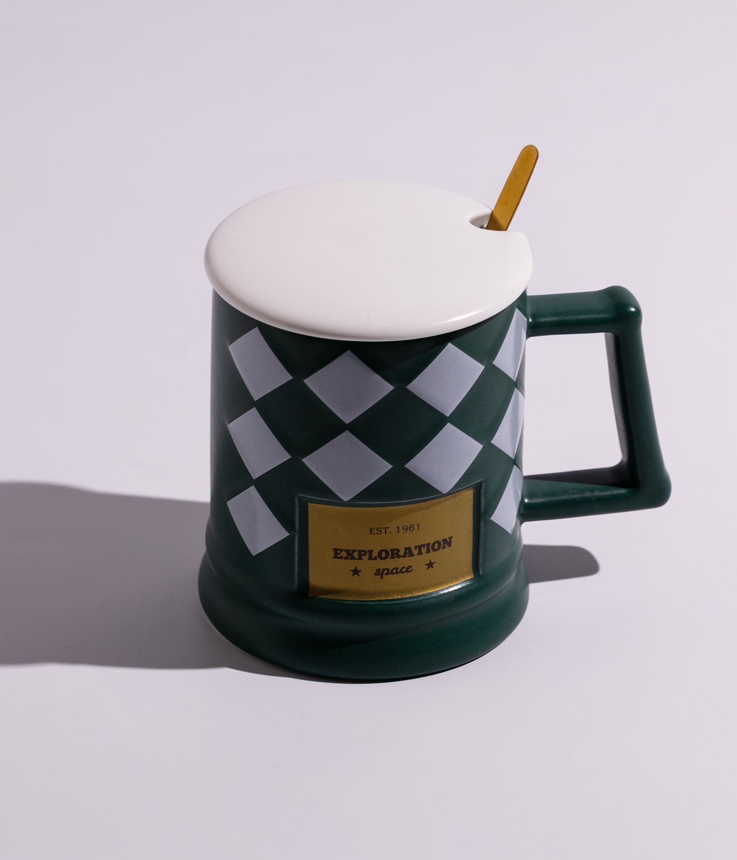 كوب سيراميك بتصميم مربعات هندسية مع غطاء وملعقة