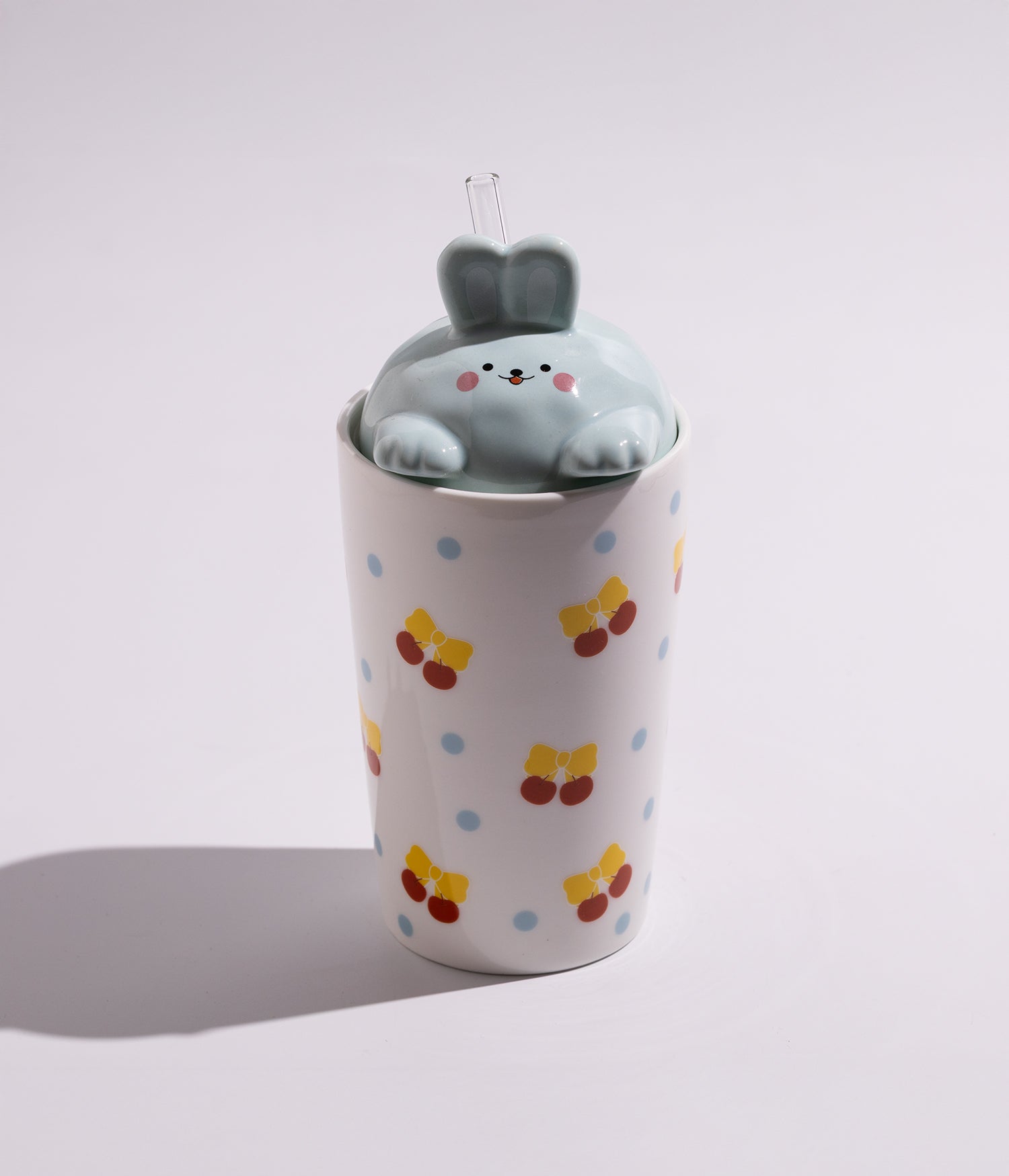 كوب سيراميك بتصميم فواكه مع غطاء بمجسم أرنب ومزاز