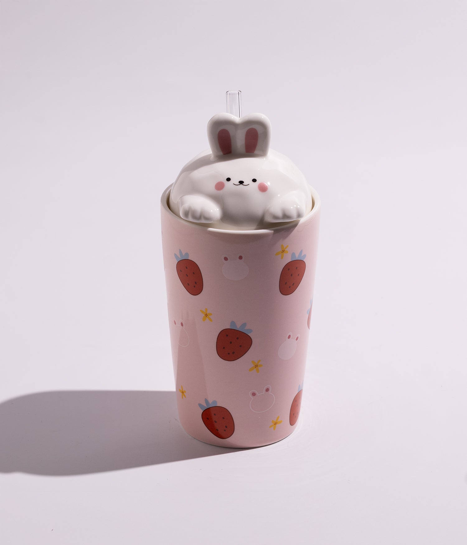 كوب سيراميك بتصميم فواكه مع غطاء بمجسم أرنب ومزاز