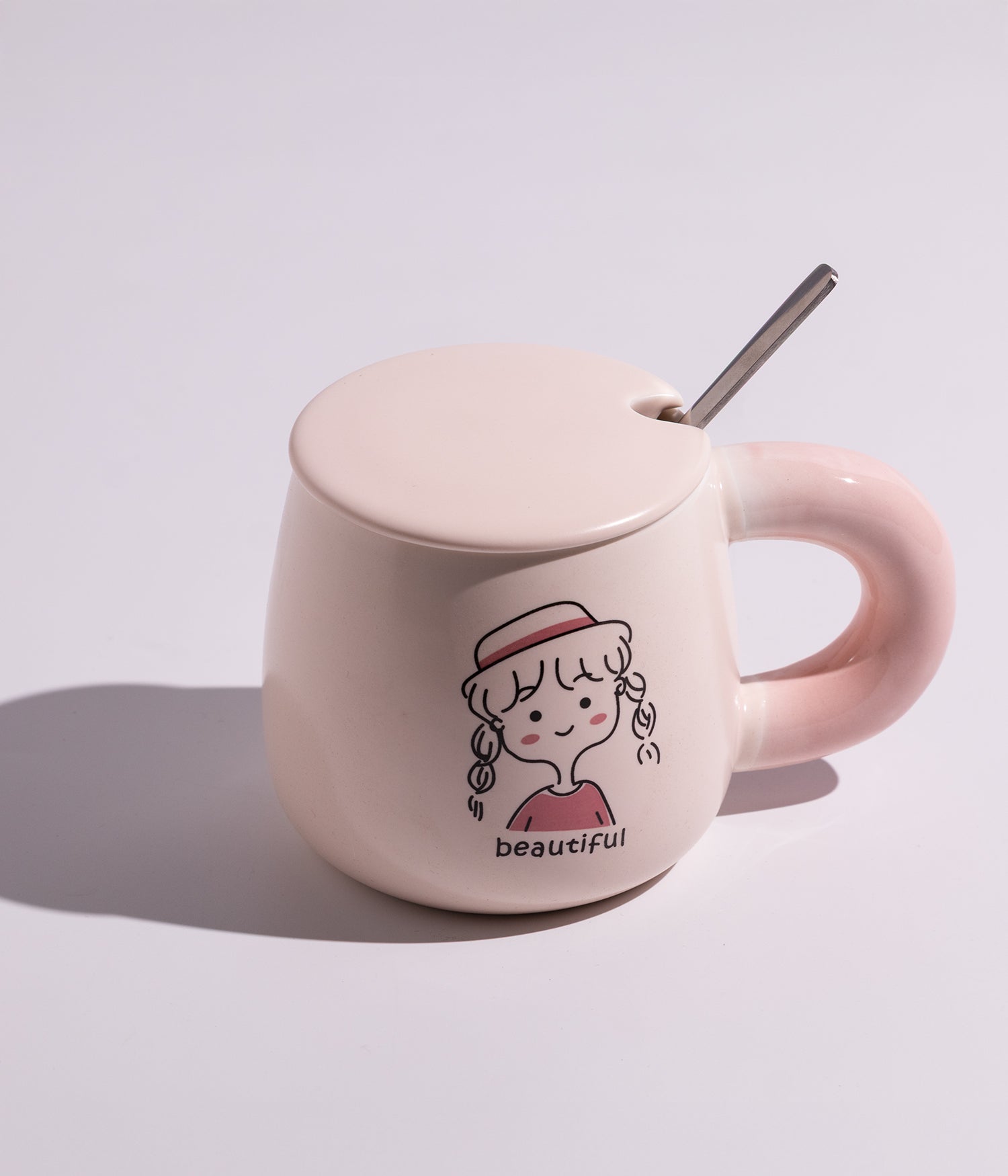 كوب سيراميك بتصميم شخصيات مختلفة وبغطاء وملعقة