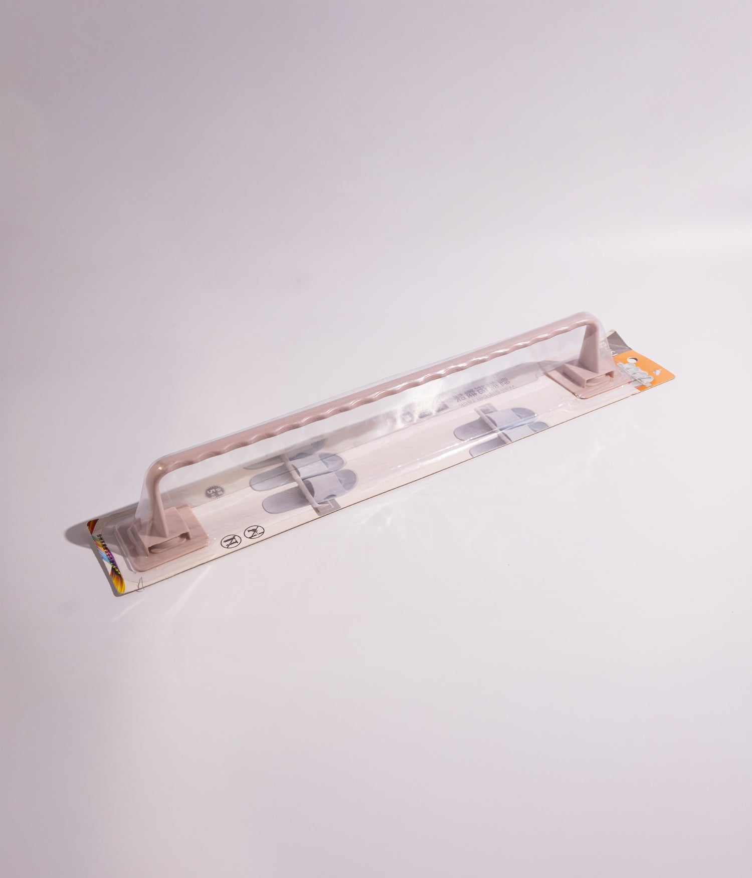 رف تعليق أحذية الحمام على الحائط