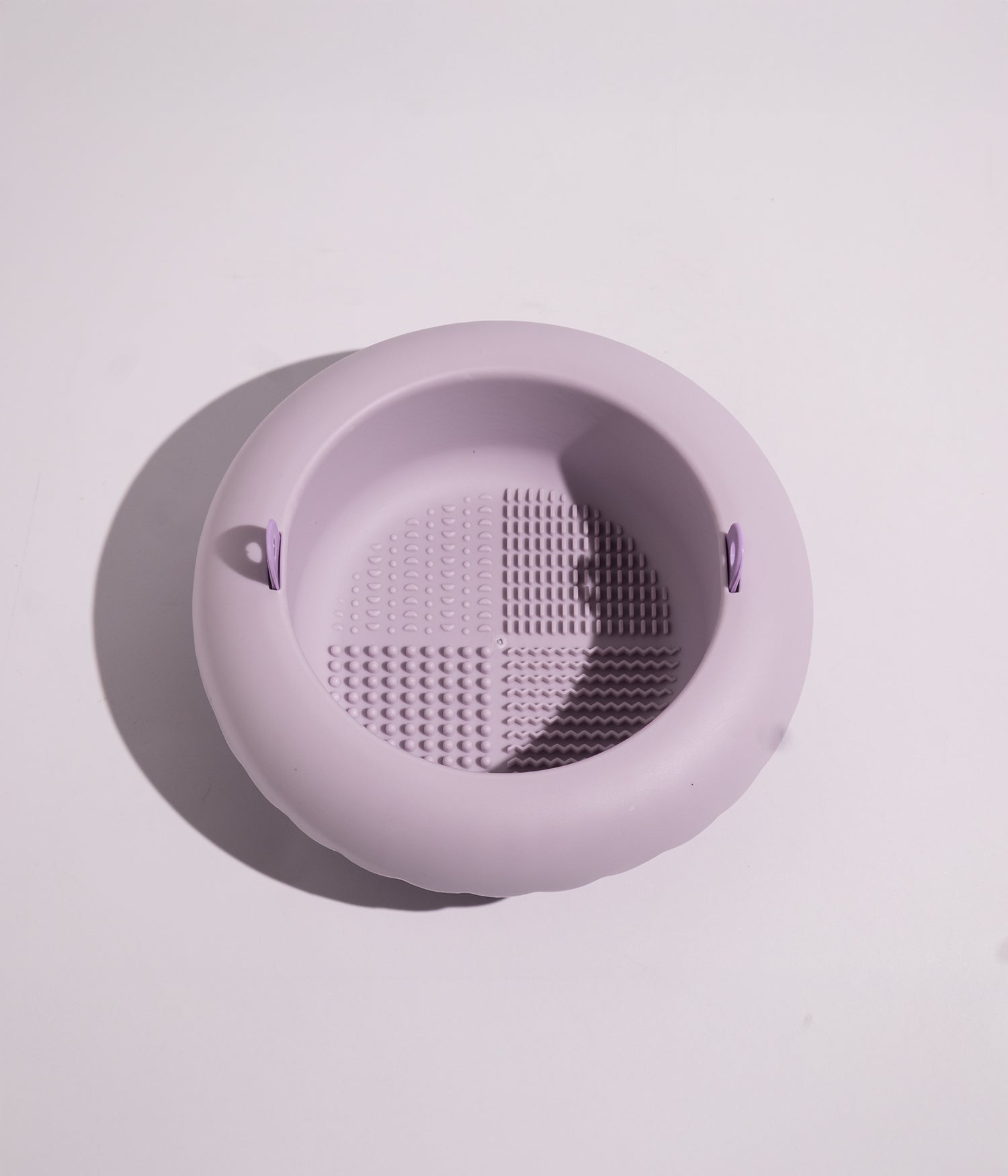 سلة تنظيف فرش المكياج بمقبض 3 في 1