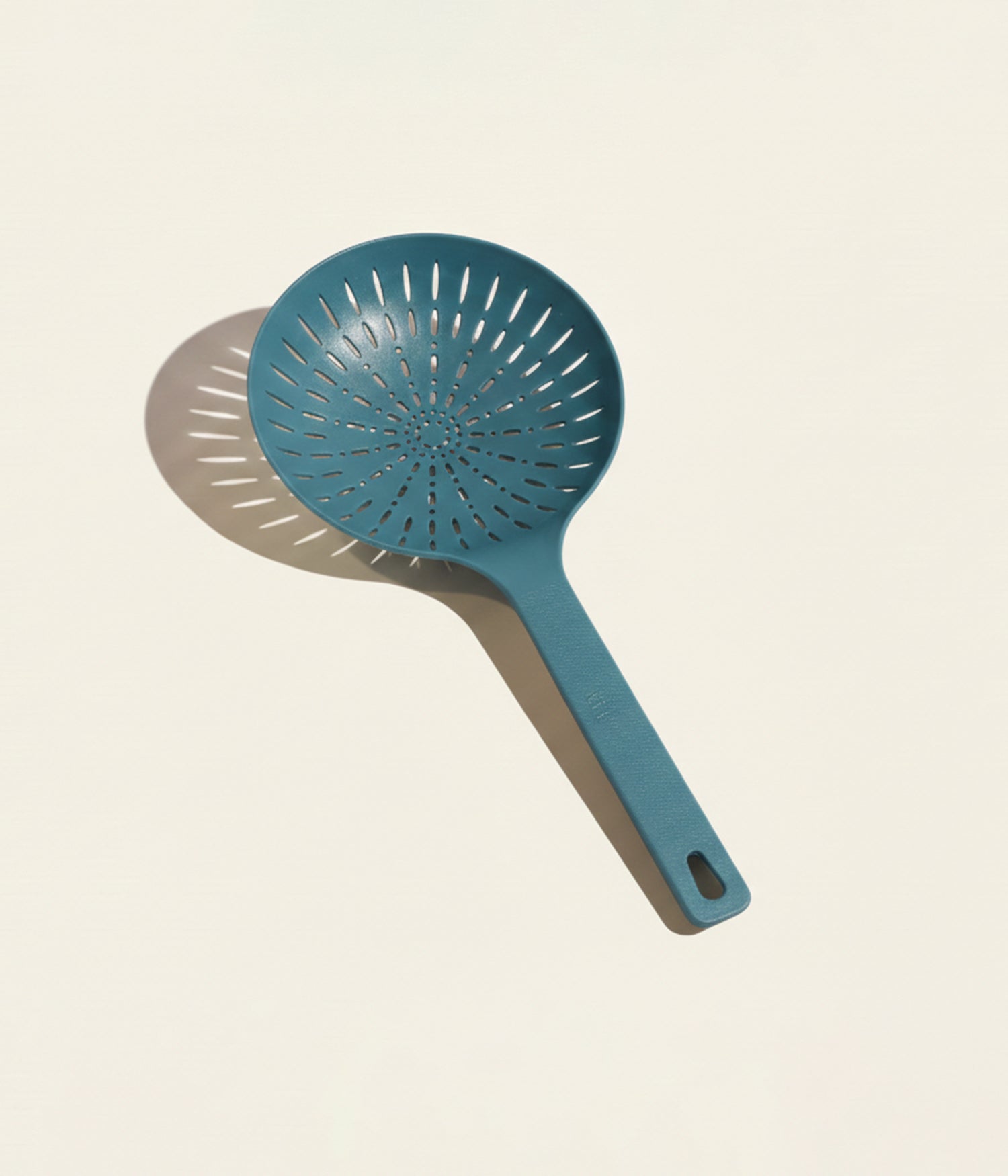 ملعقة سلطة مصفاة