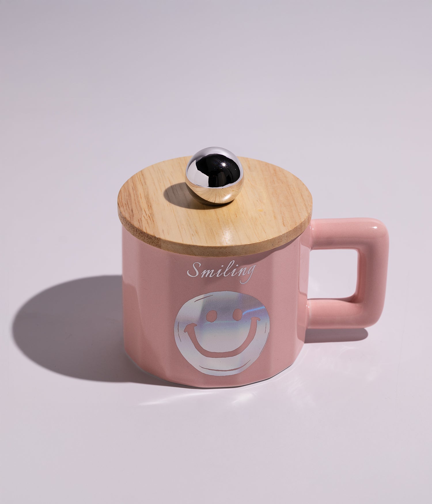 كوب سيراميك بتصميم سمايلات وبغطاء وملعقة