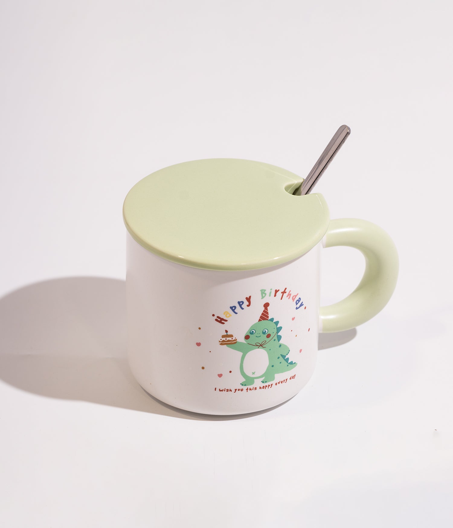كوب قهوة سيراميك ابيض بتصميم ديناصور مرح مزود بغطاء اخضر وملعقة