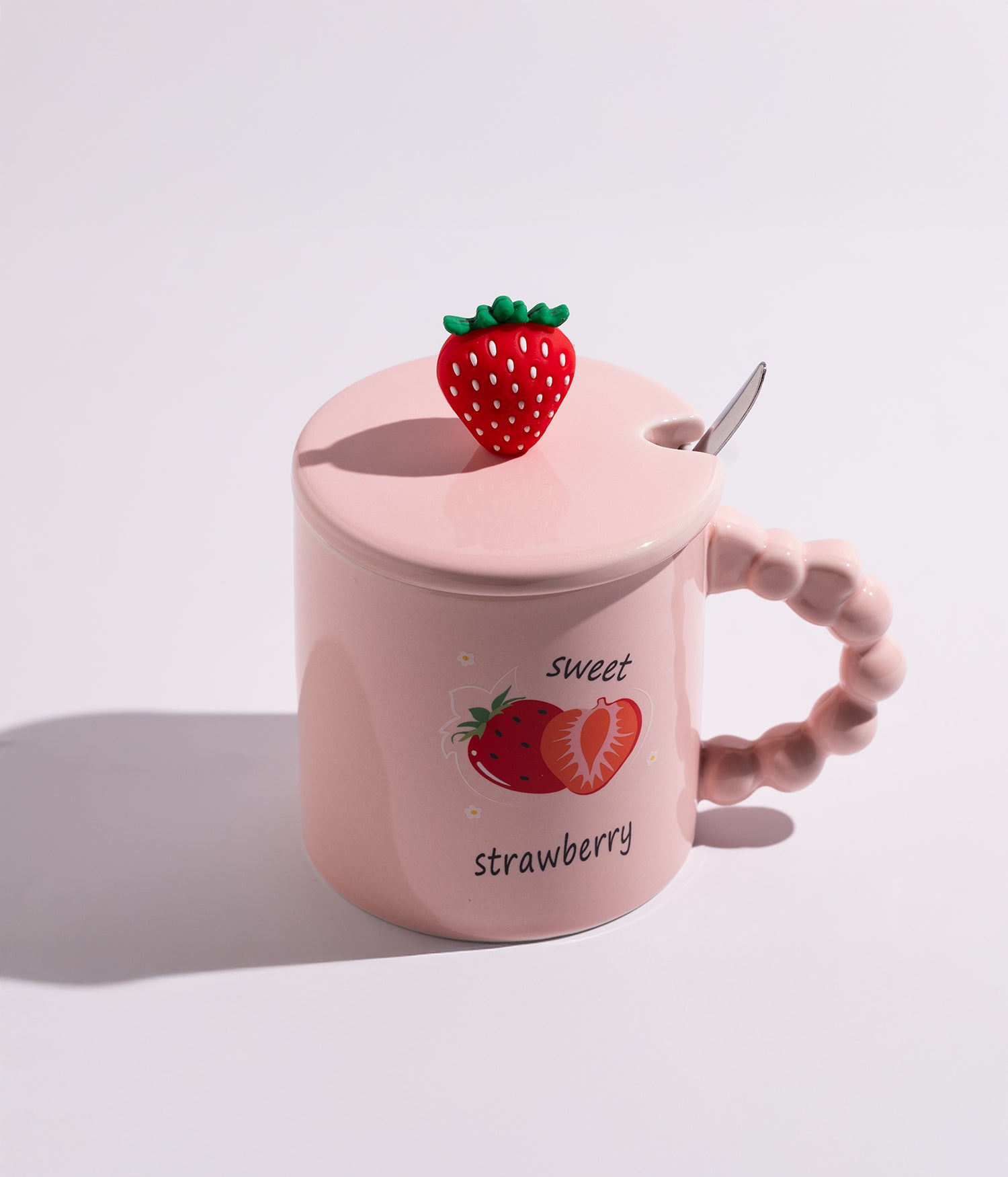 كوب قهوة سيراميك بتصميم مجسم فراولة على الغطاء مع ملعقة