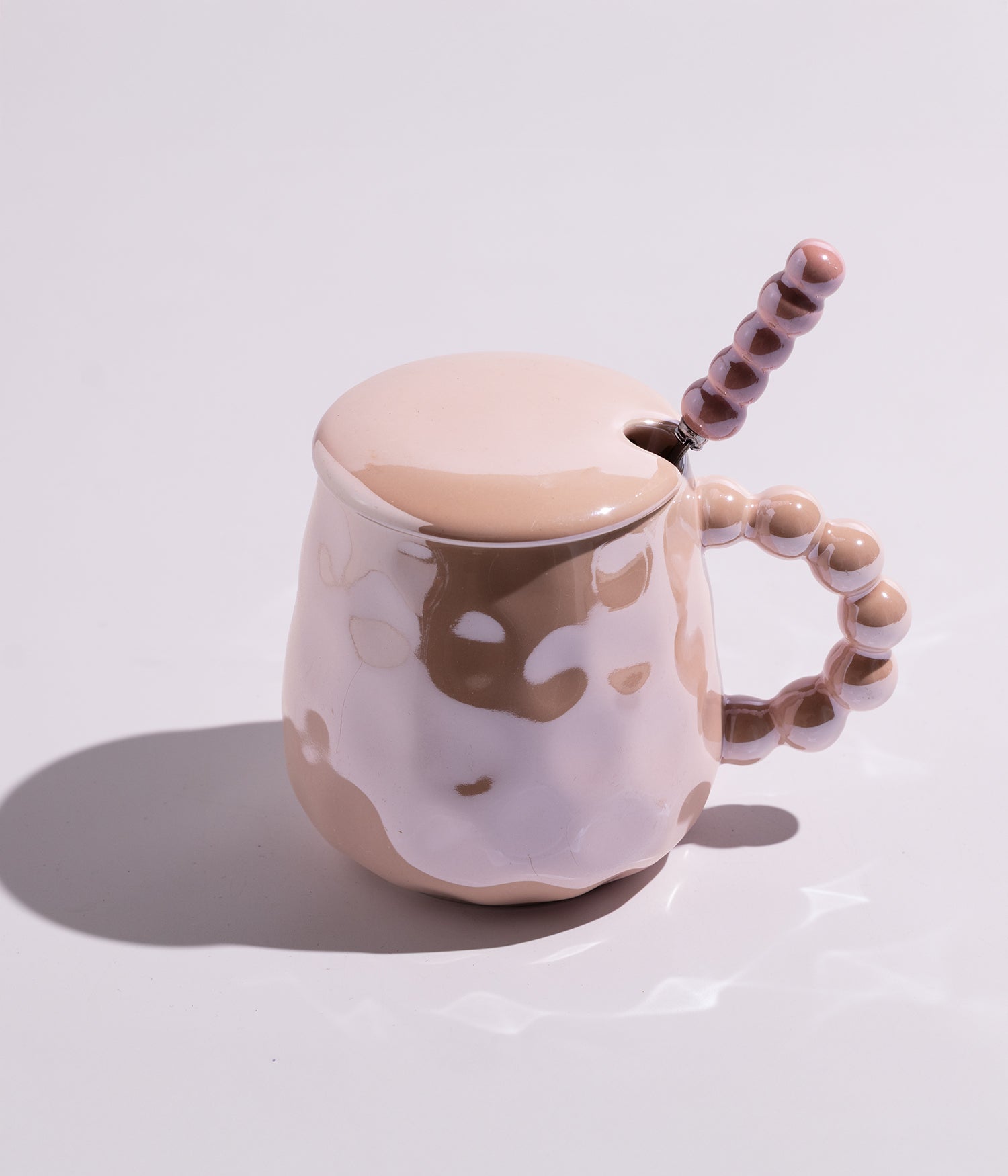 كوب سيراميك بتصميم مقبض فريد مع غطاء وملعقة