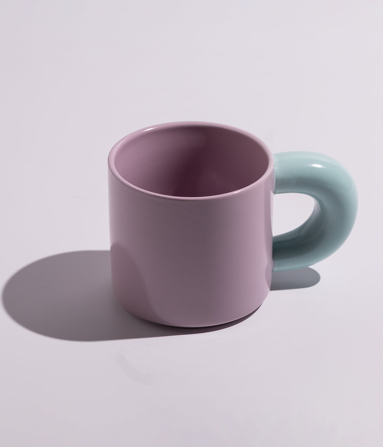 كوب سيراميك سادة بمقبض ملون