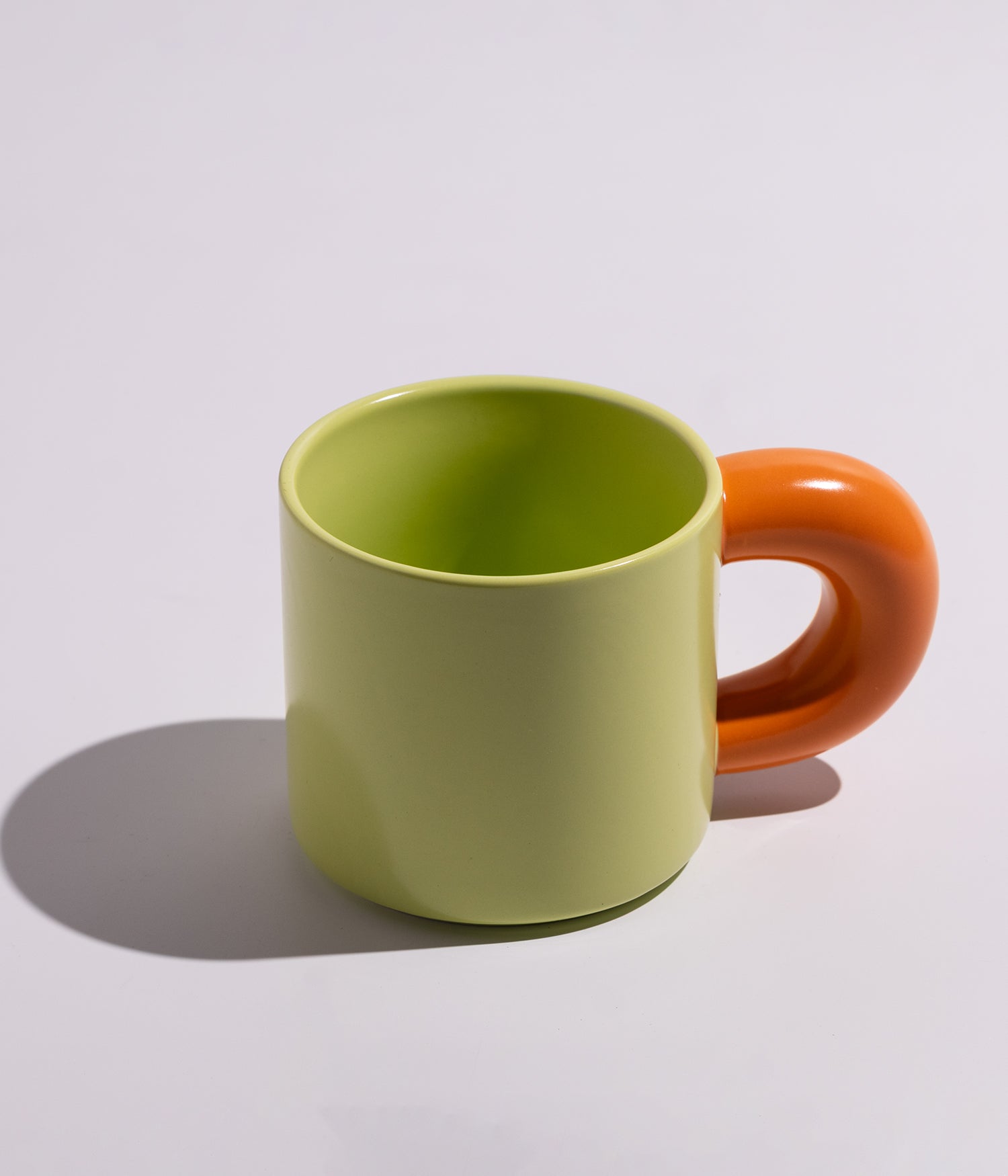 كوب سيراميك سادة بمقبض ملون