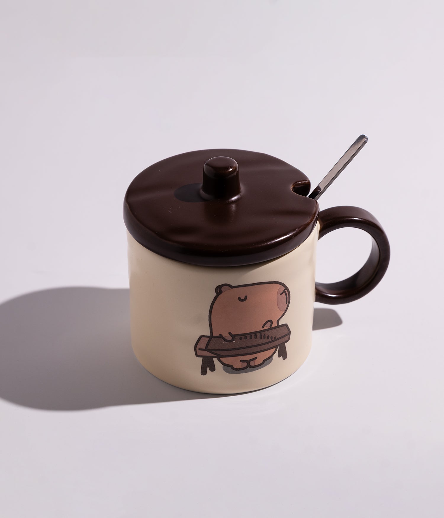 كوب قهوة سيراميك بتصميم لطيف مع غطاء وملعقة