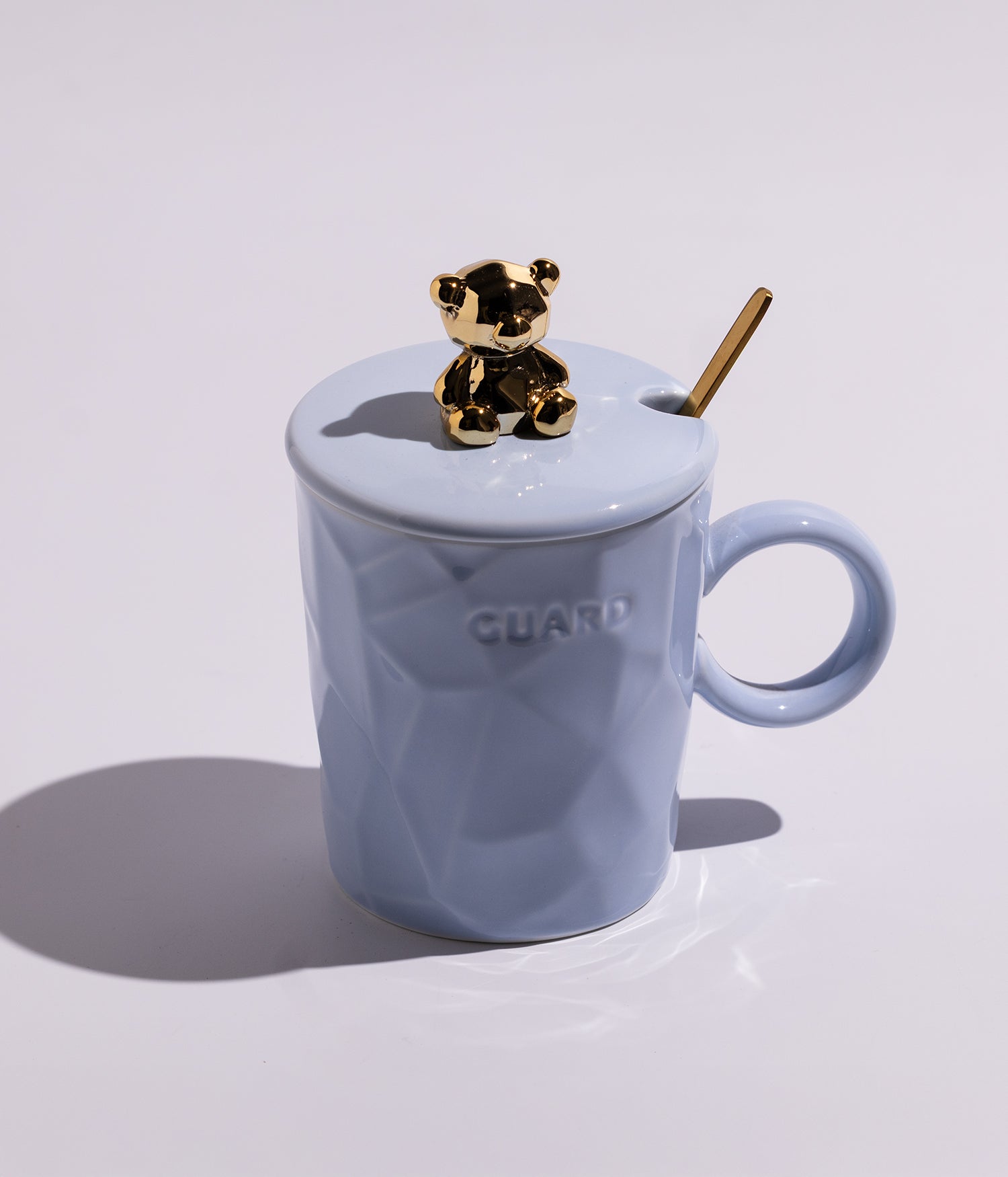 كوب قهوة سيراميك بغطاء مزين بدب ذهبي مع ملعقة
