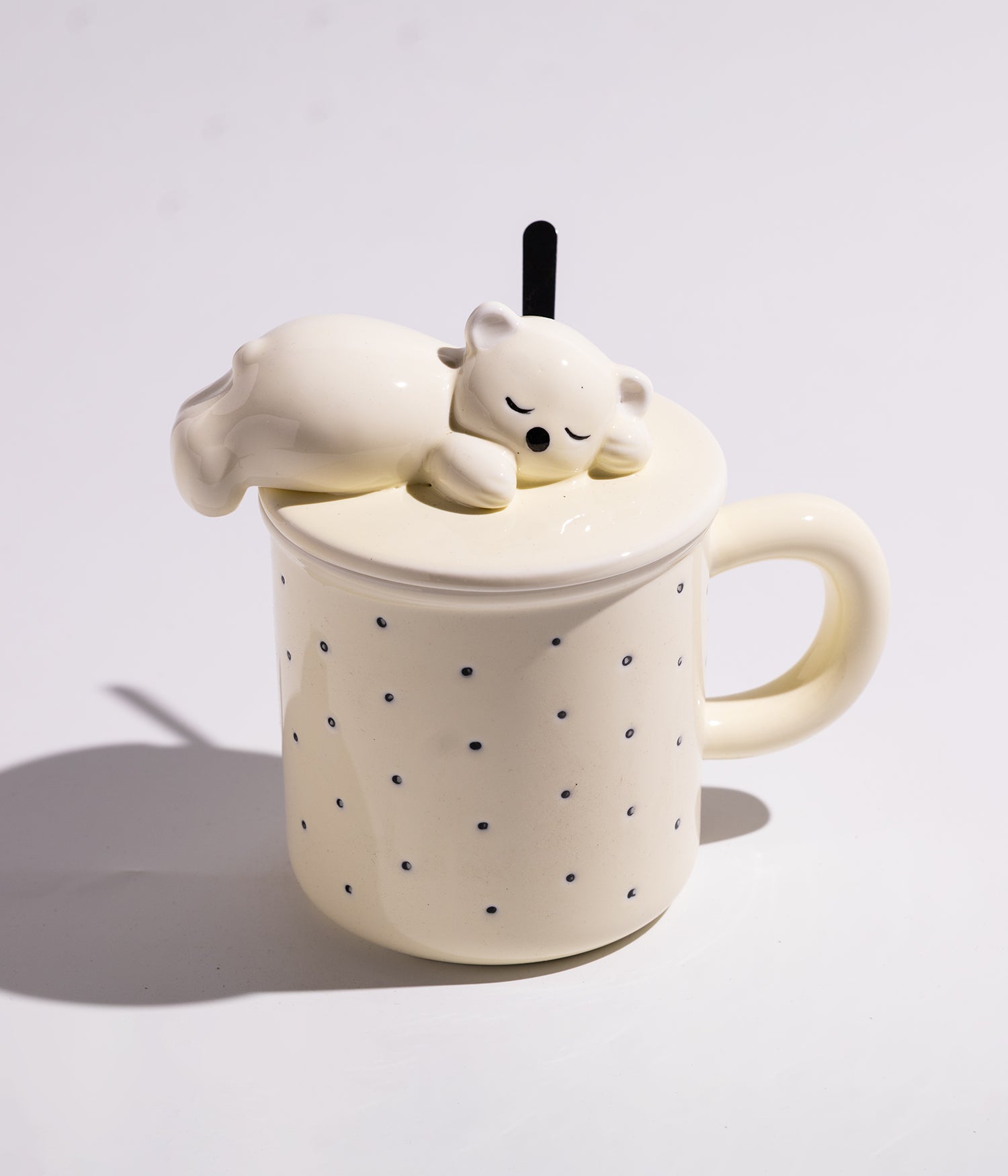 كوب سيراميك منقط بمجسم دب على الغطاء مع ملعقة