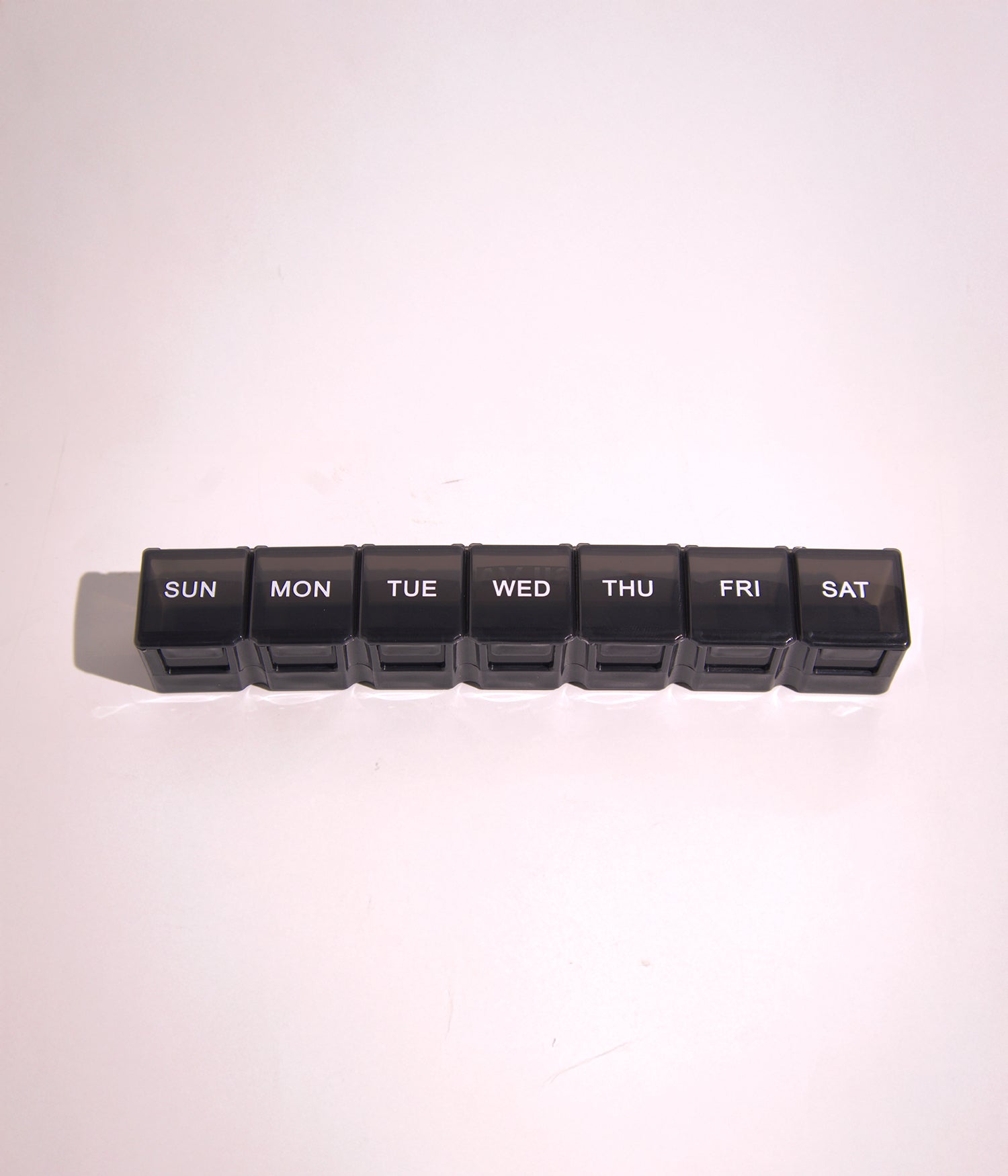 سيلفا حافظة أدوية أسبوعية مقسمة 7 أقسام