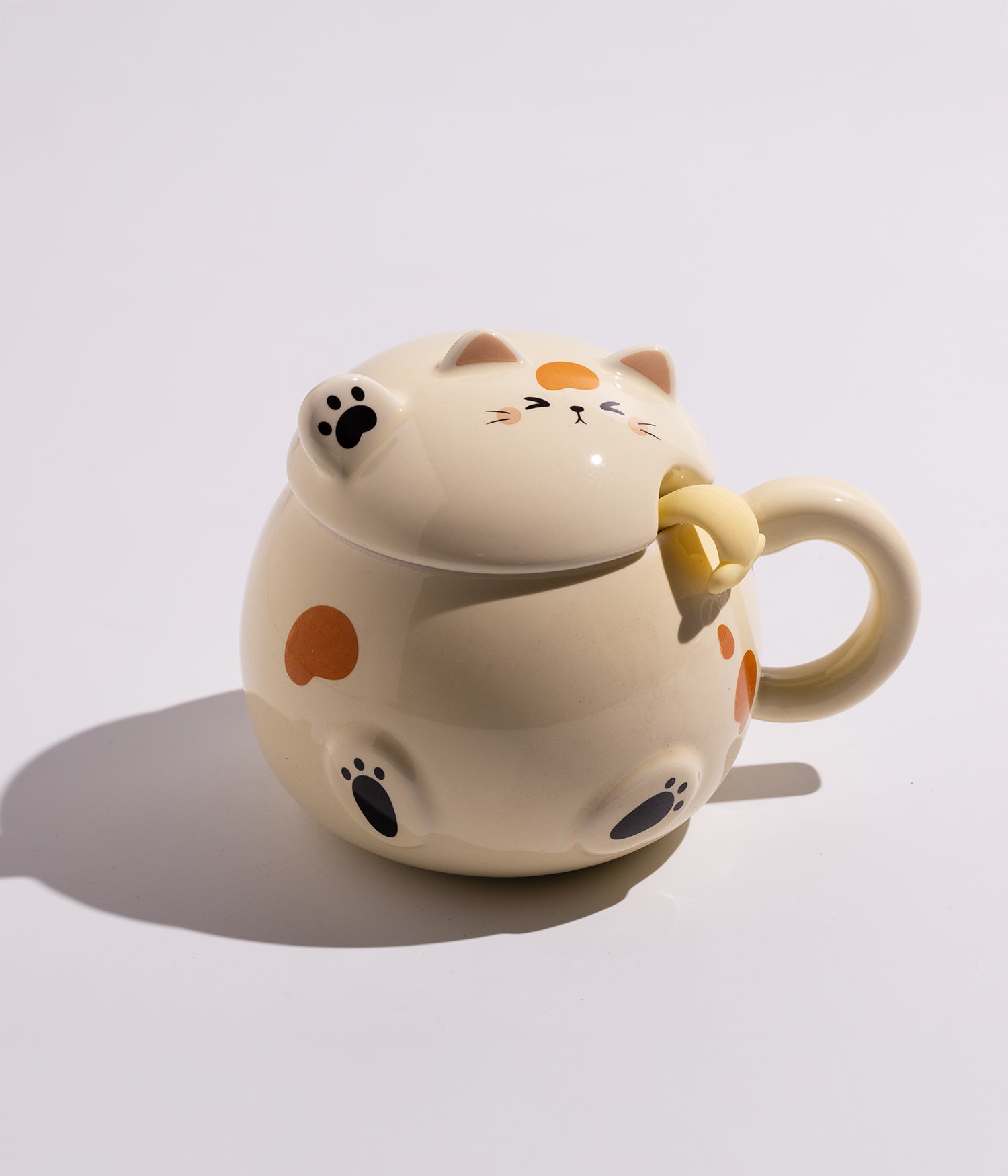 كوب سيراميك بتصميم قطة وغطاء عليه أذنين وملعقة