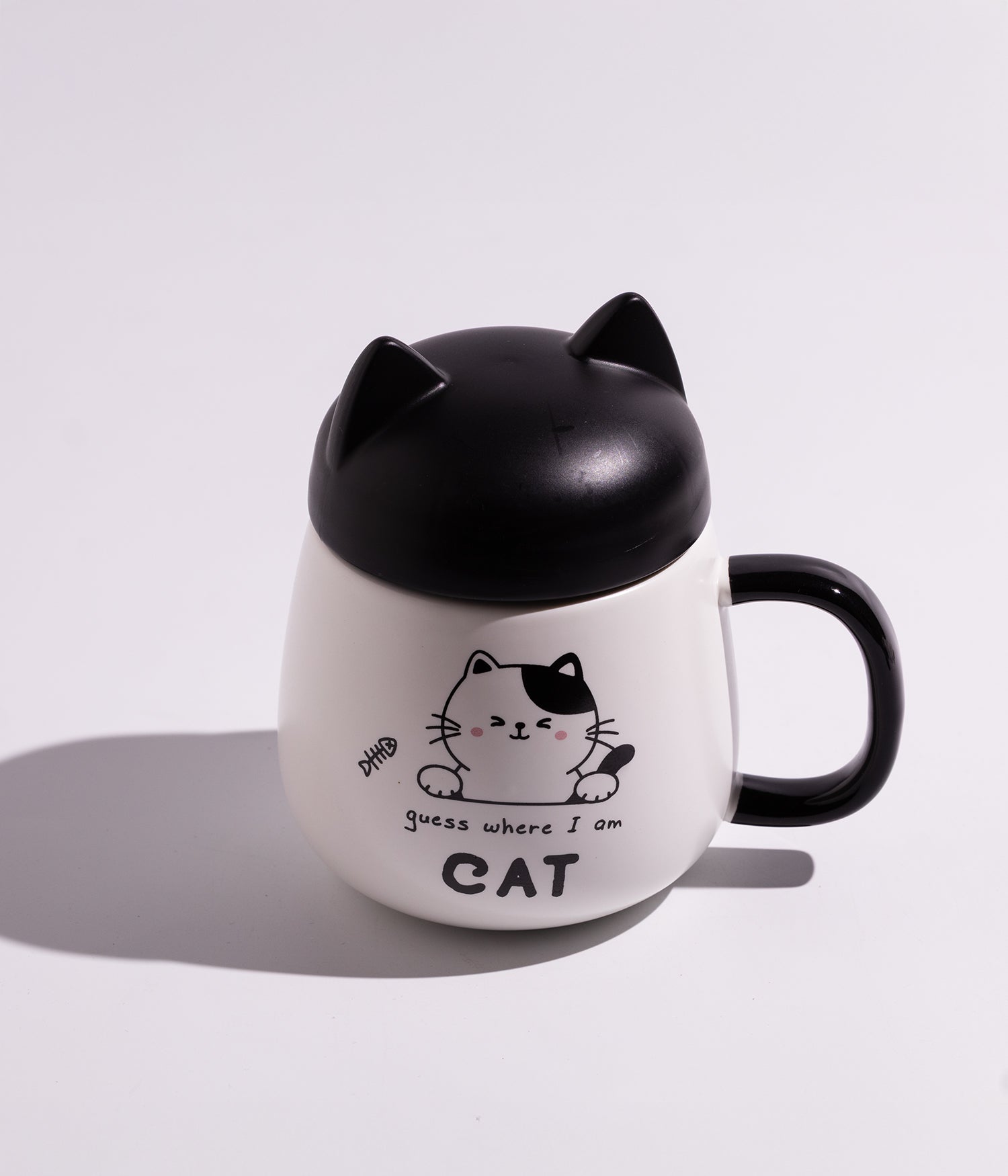 كوب سيراميك بتصميم قطة مرحة مع غطاء عليه أذنين