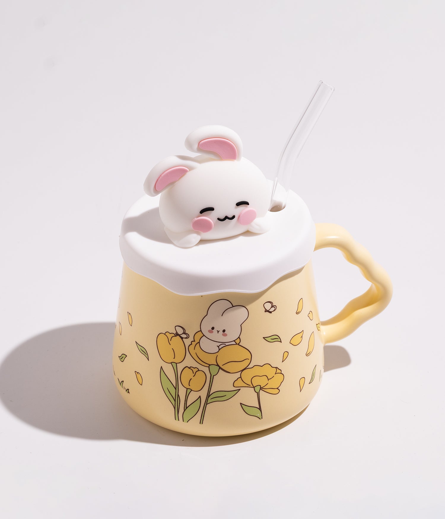 كوب سيراميك برسوم ارانب ملونة مزوّد بغطاء بمجسم أرنب ومزاز