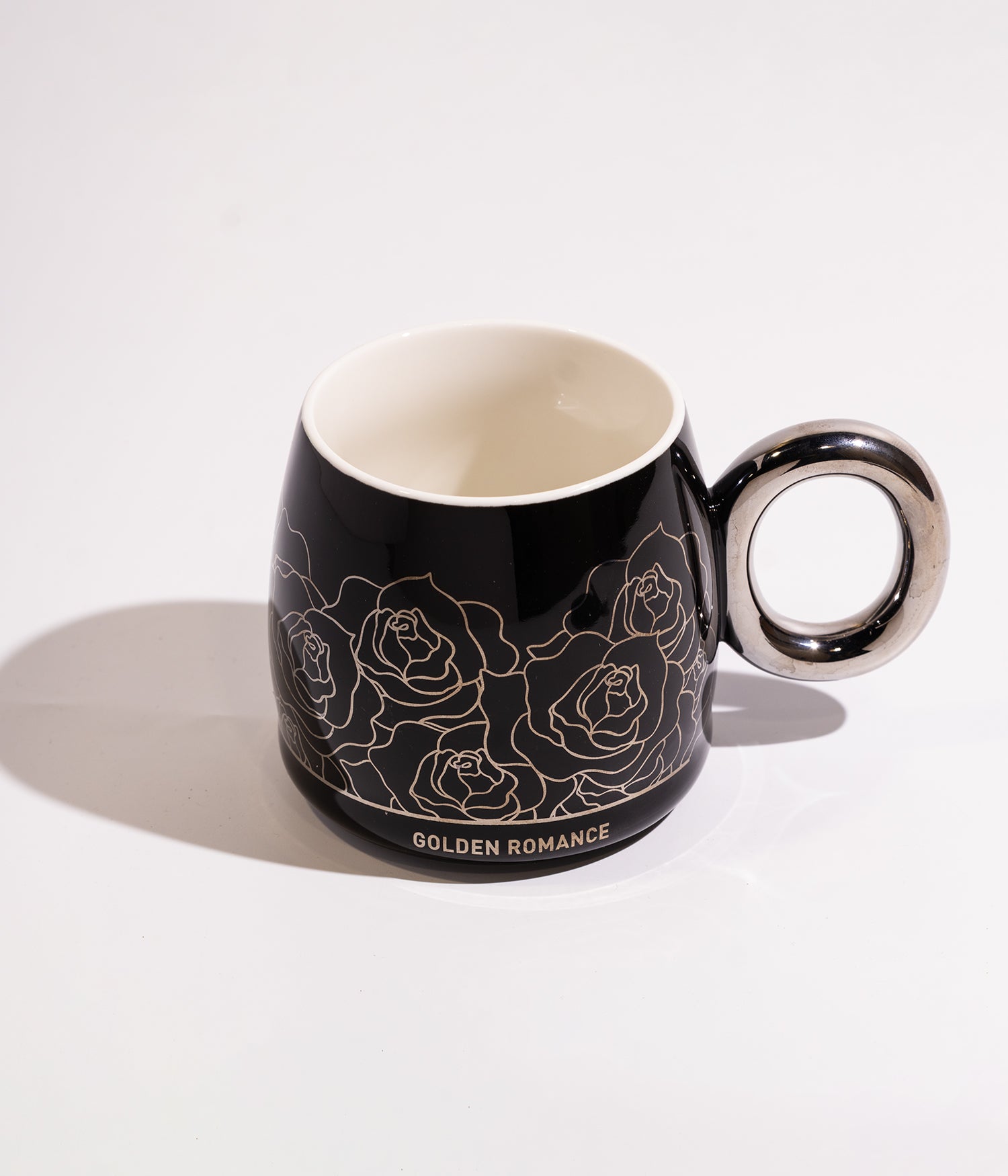 Ceramic mug with striped and floral design, with a lid and spoon