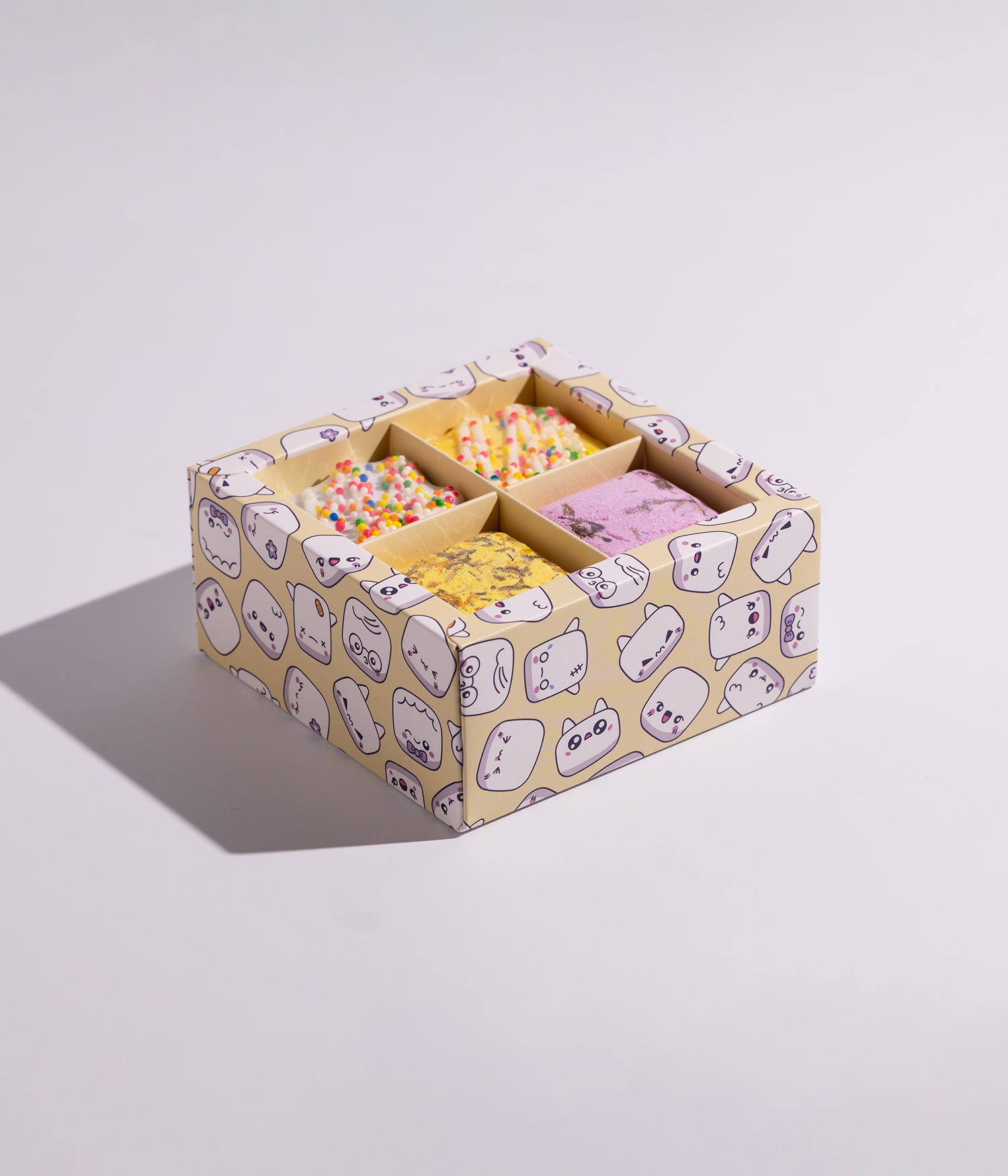 كرات فوّارة للاستحمام والاسترخاء بتصميم كرتوني مرح، تتميز بروائح منعشة تضيف لمسة من الحيوية والمتعة أثناء الاستحمام