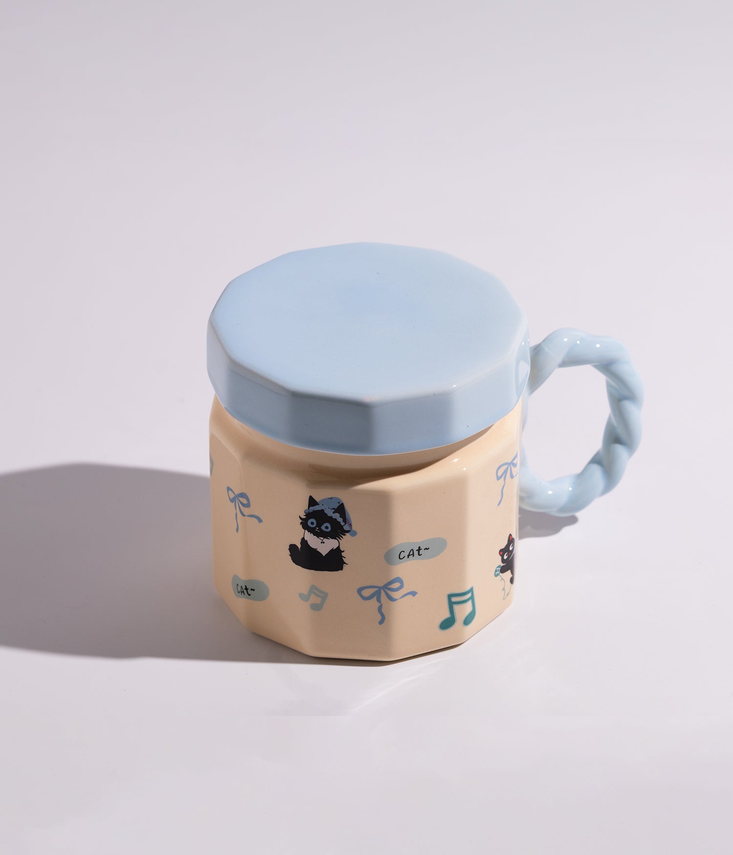 كوب قهوة سيراميك برسومات قطط وغطاء ملون لحفظ الحرارة