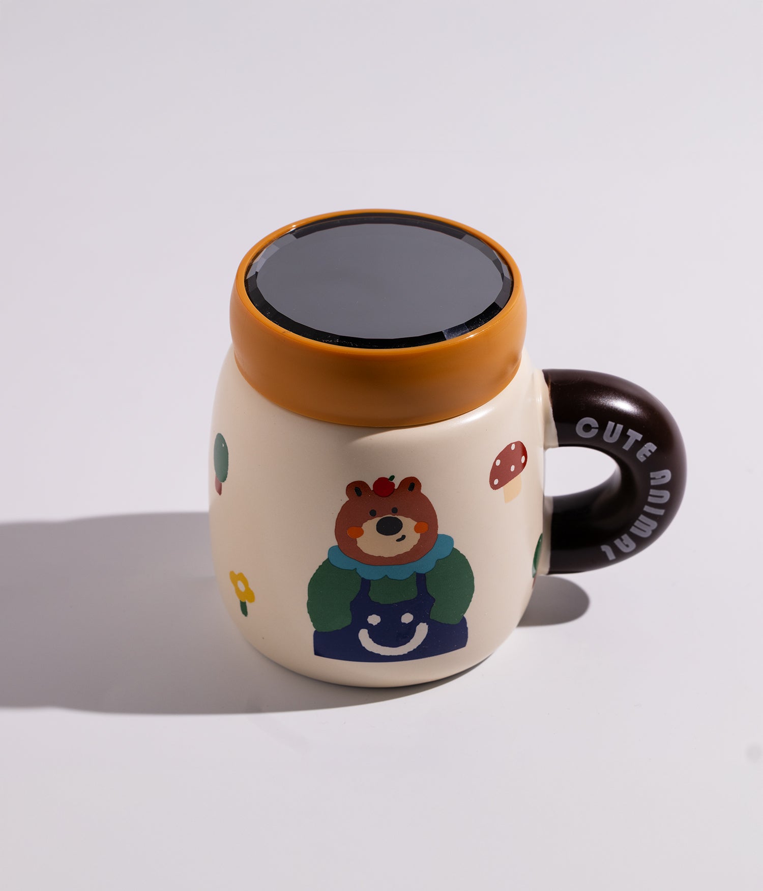 كوب قهوة سيراميك برسومات دببة مرحة مع غطاء محكم الاغلاق