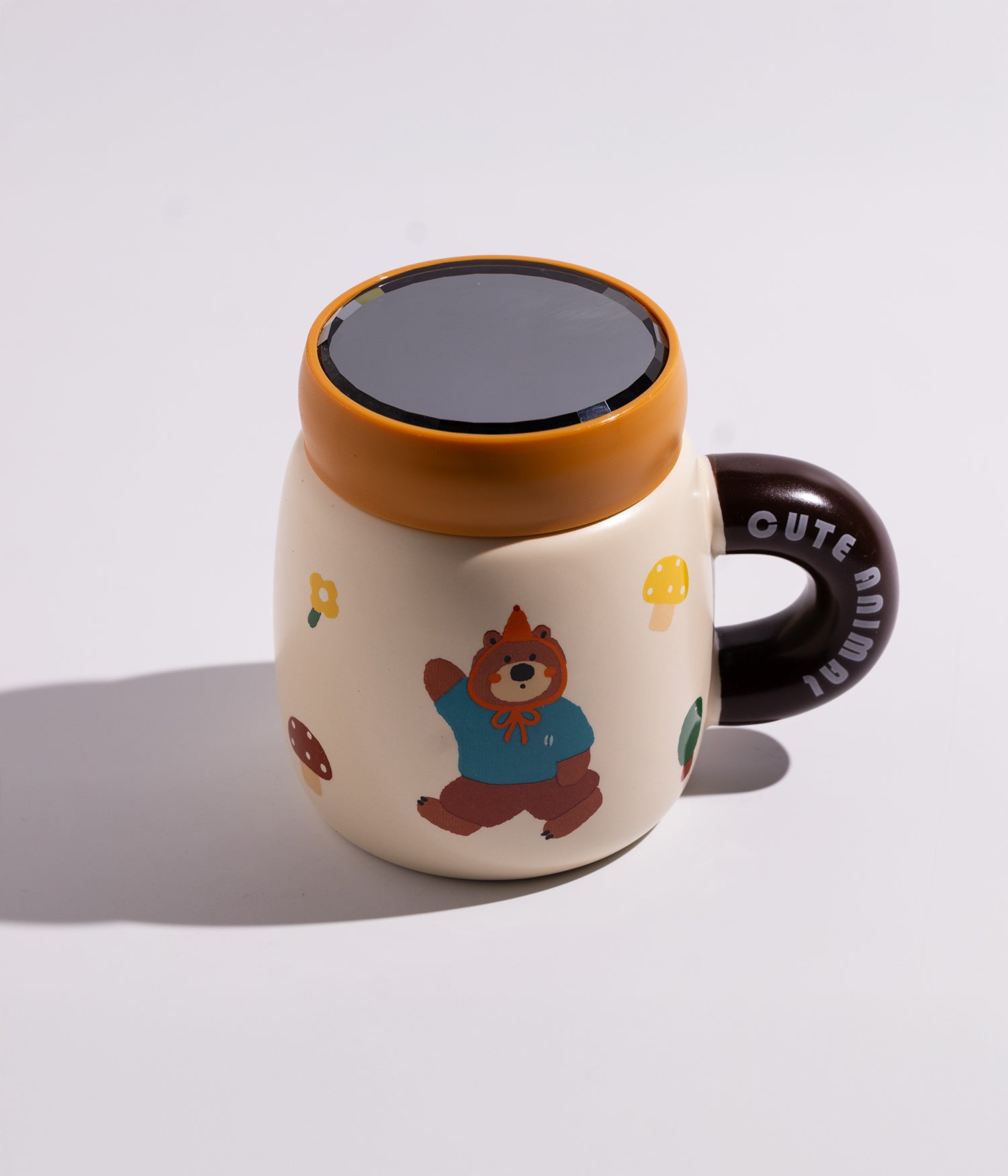 كوب قهوة سيراميك برسومات دببة مرحة مع غطاء محكم الاغلاق