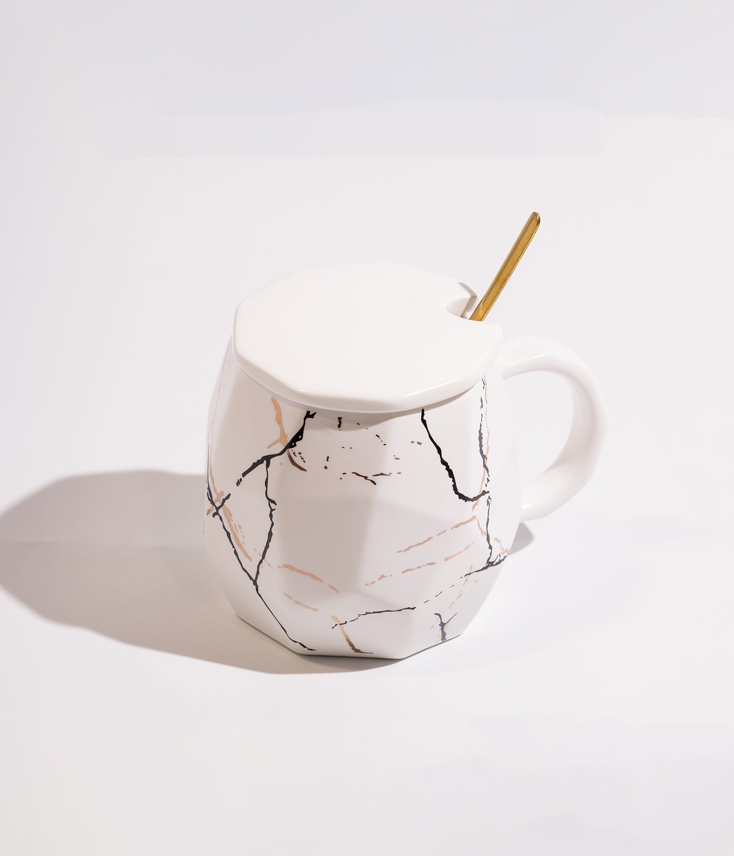 كوب قهوة سيراميك بتصميم رخامي مع ملعقة وغطاء