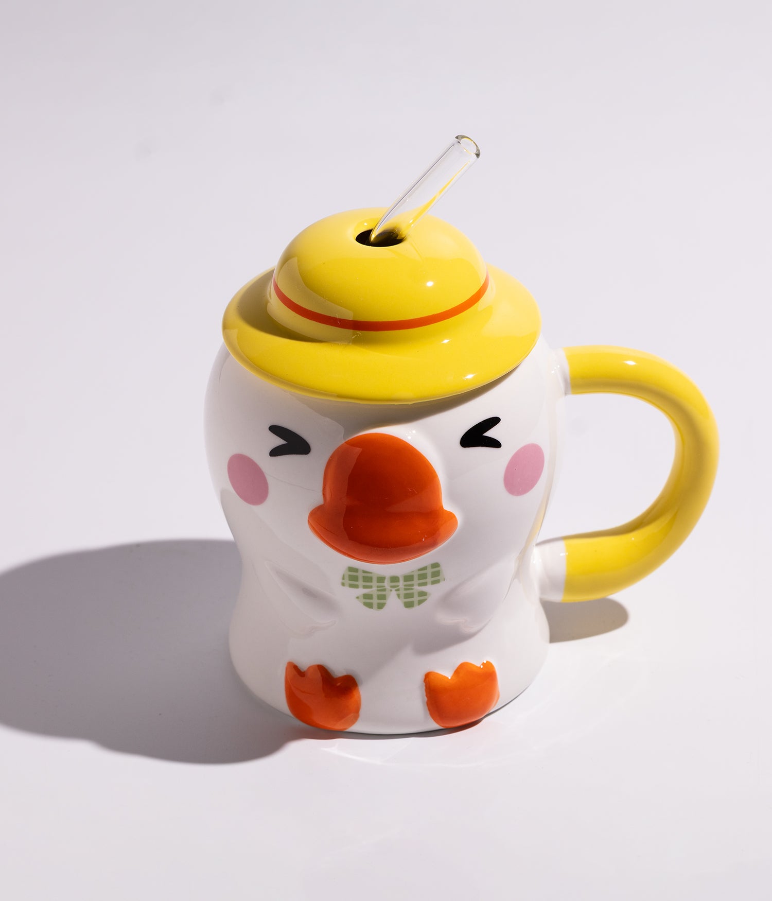 كوب سيراميك بتصميم بطوط لطيف بنظرة غضب مع غطاء أصفر ومزاز