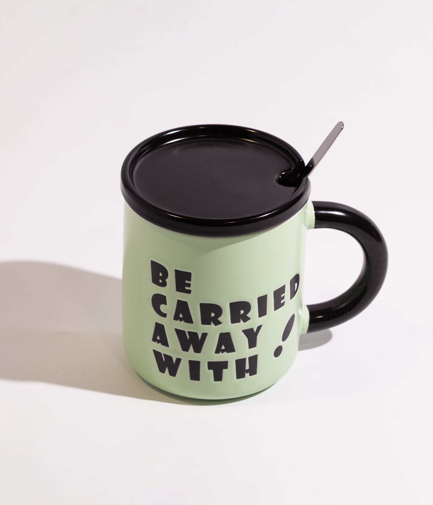 كوب سيراميك بعبارات لطيفة ونصائح إيجابية مع غطاء وملعقة بلون أخضر