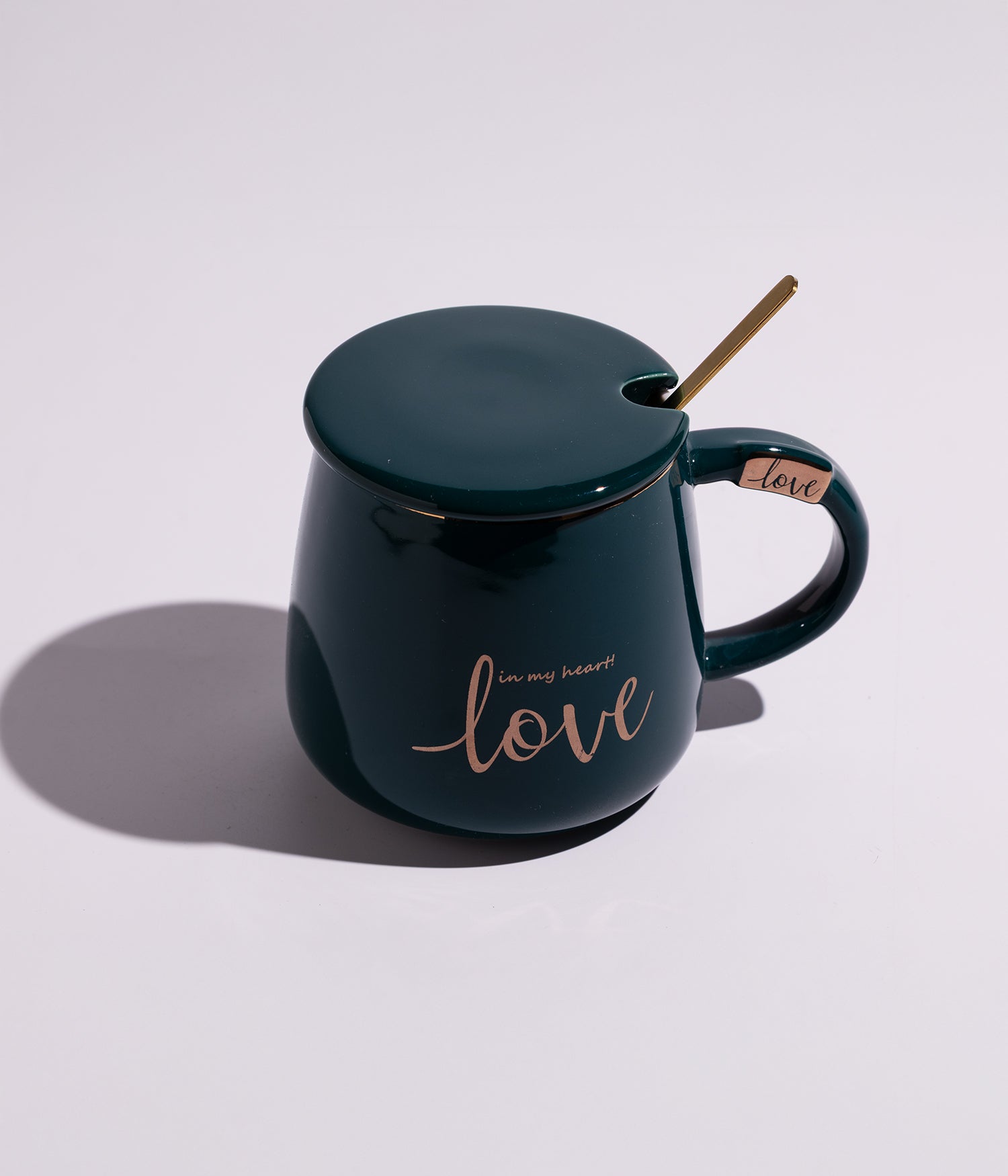 كوب سيراميك بعبارة LOVE مع غطاء وملعقة باللون الأخضر