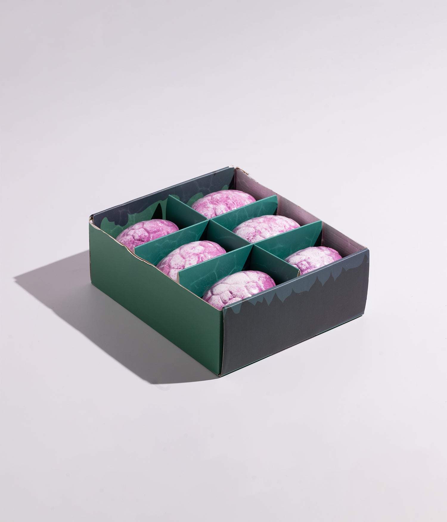 كرات فوّارة مخصصة للأطفال بتصميم بيضة ديناصور، تحتوي على لعبة مفاجأة بداخلها، تمنح تجربة استحمام ممتعة وآمنة مع ألوان جذابة