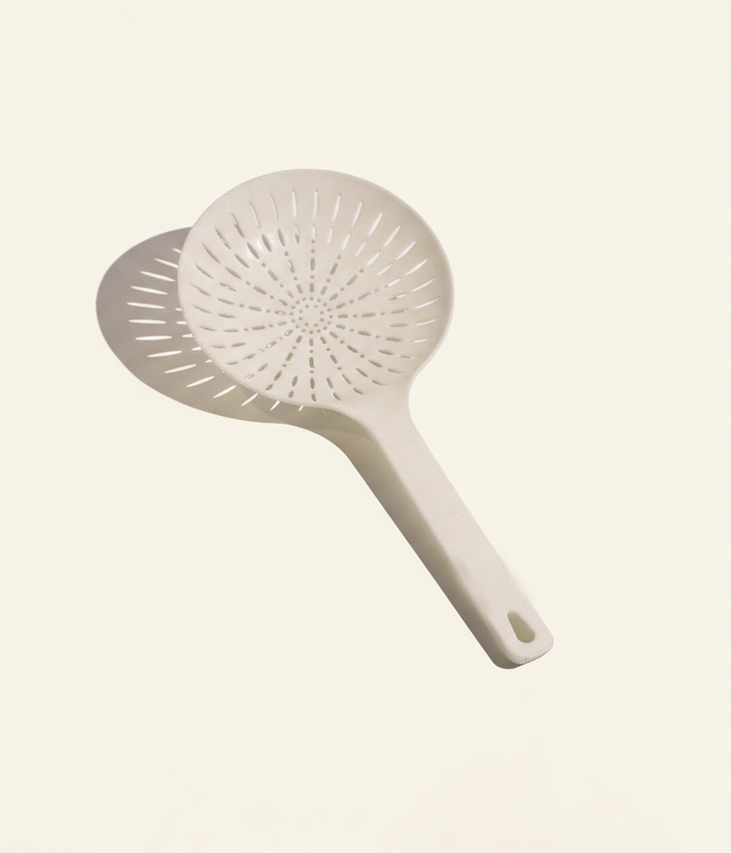 ملعقة سلطة مصفاة