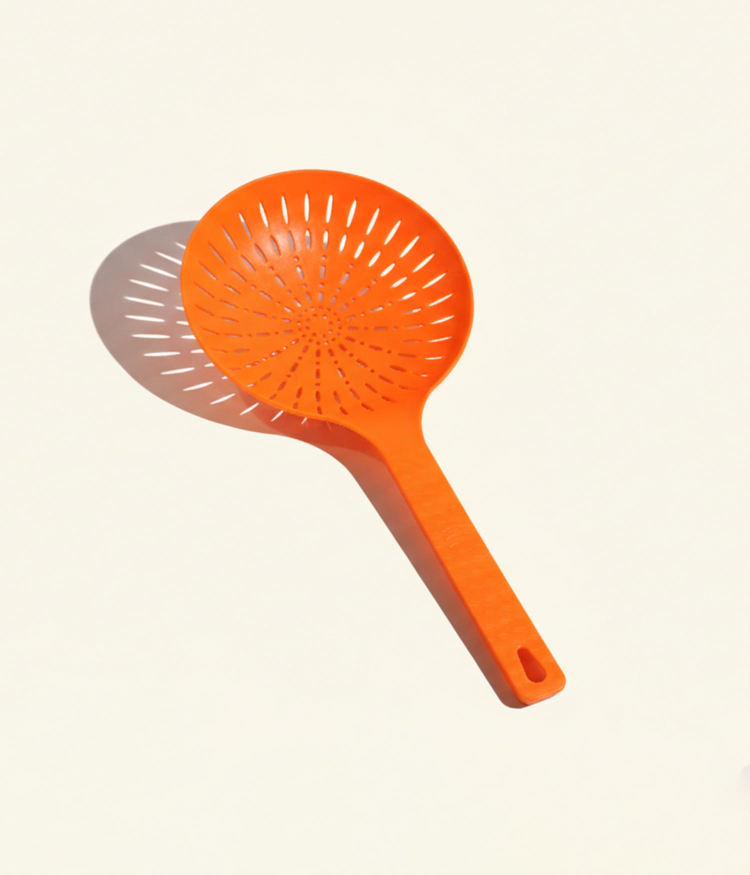 ملعقة سلطة مصفاة