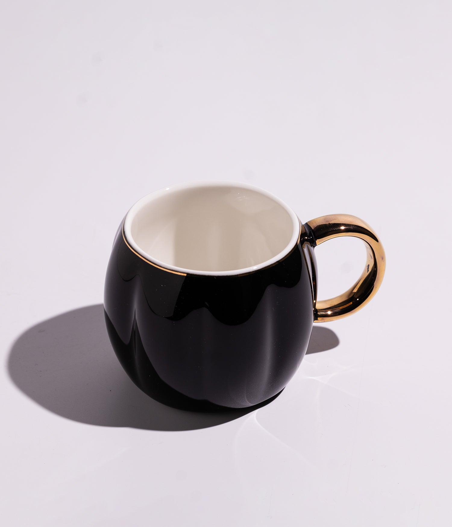 فنجان قهوة سيراميك سادة كلاسيكي مع صحن وملعقة