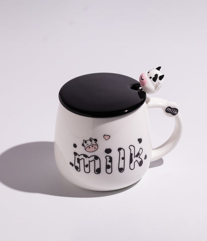 كوب سيراميك بتصميم بقرة مرحة وبغطاء وملعقة