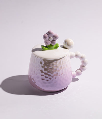 كوب سيراميك بتدرج لوني وبتصميم مجسم الوردة على الملعقة مع غطاء