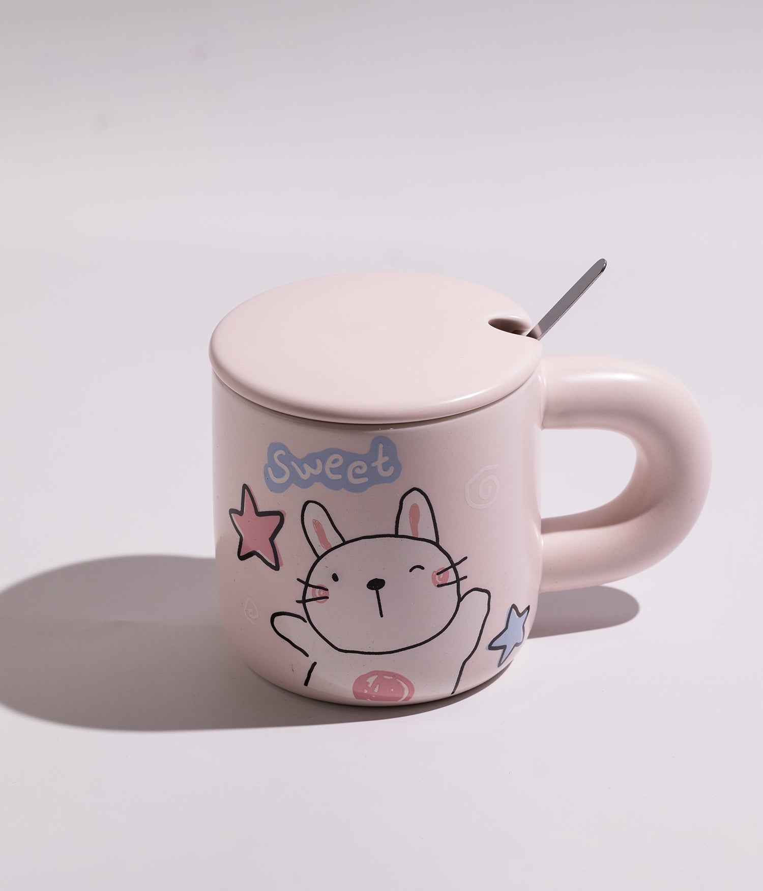 كوب سيراميك برسمة حيوانات الغابة مزوّد بغطاء وملعقة