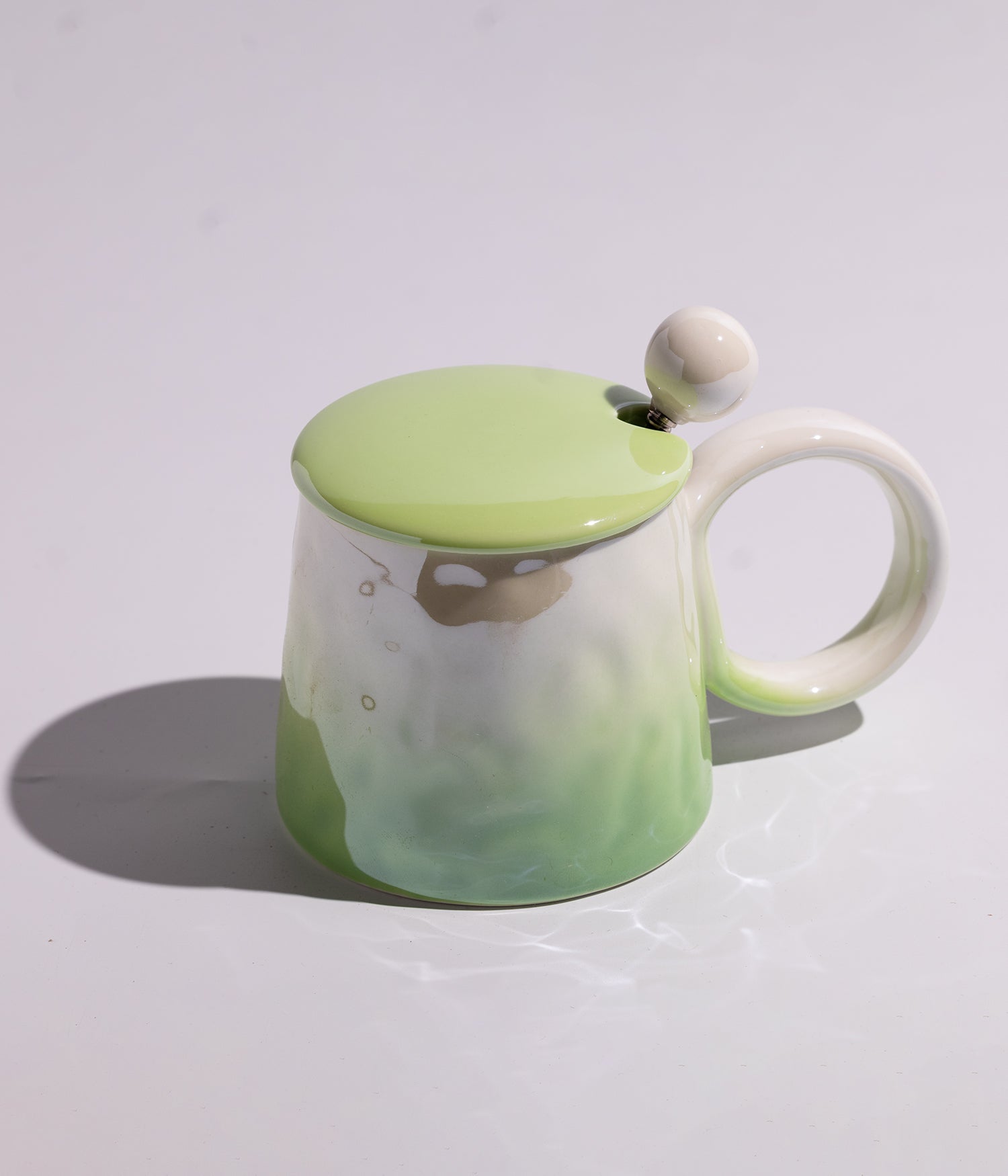 كوب قهوة سيراميك بتدرج لوني مع غطاء وملعقة