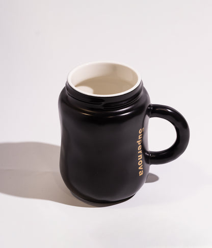 كوب سيراميك سادة انيق بغطاء  ازرق  وخط ذهبي محكم الاغلاق لحفظ الحرارة