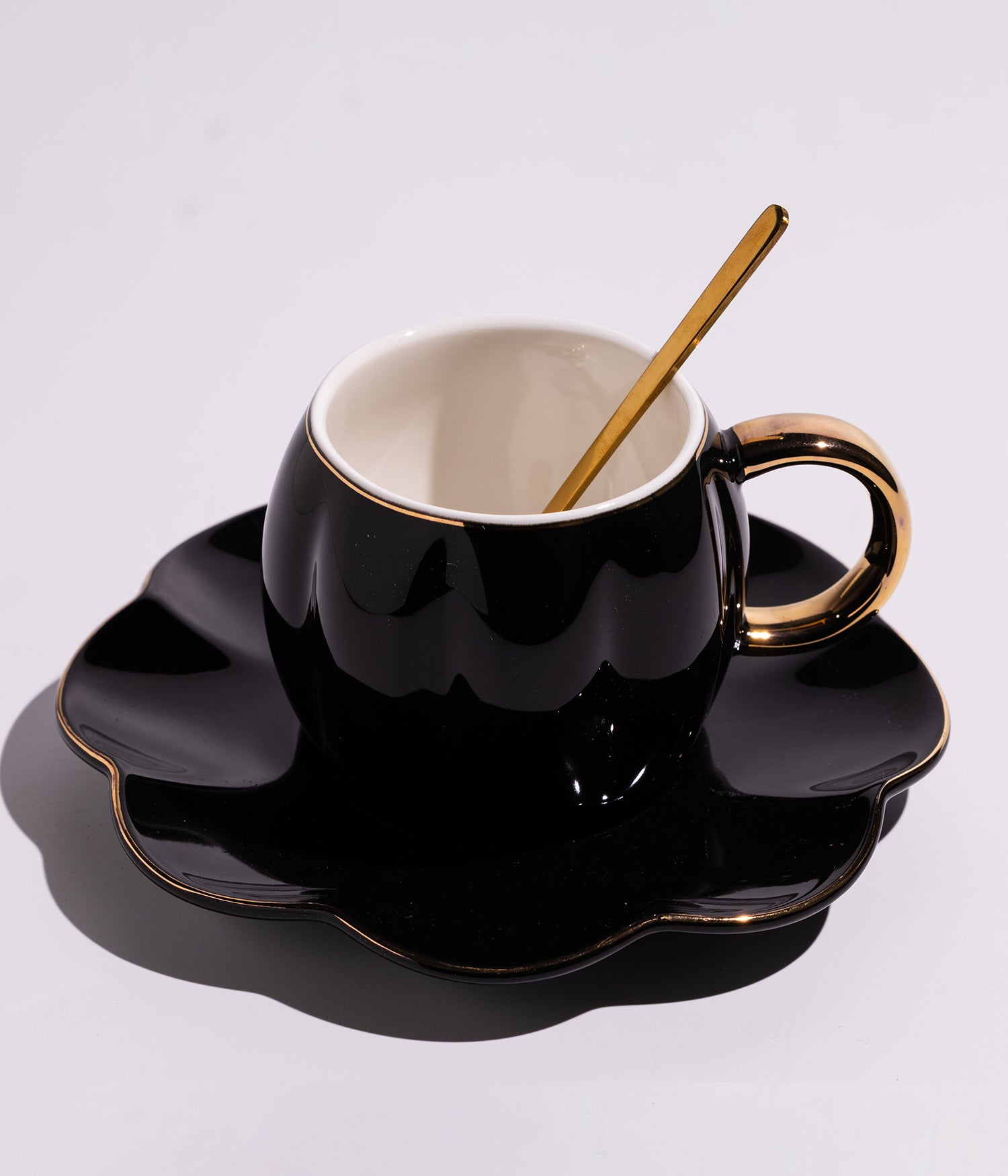 فنجان قهوة سيراميك سادة كلاسيكي مع صحن وملعقة