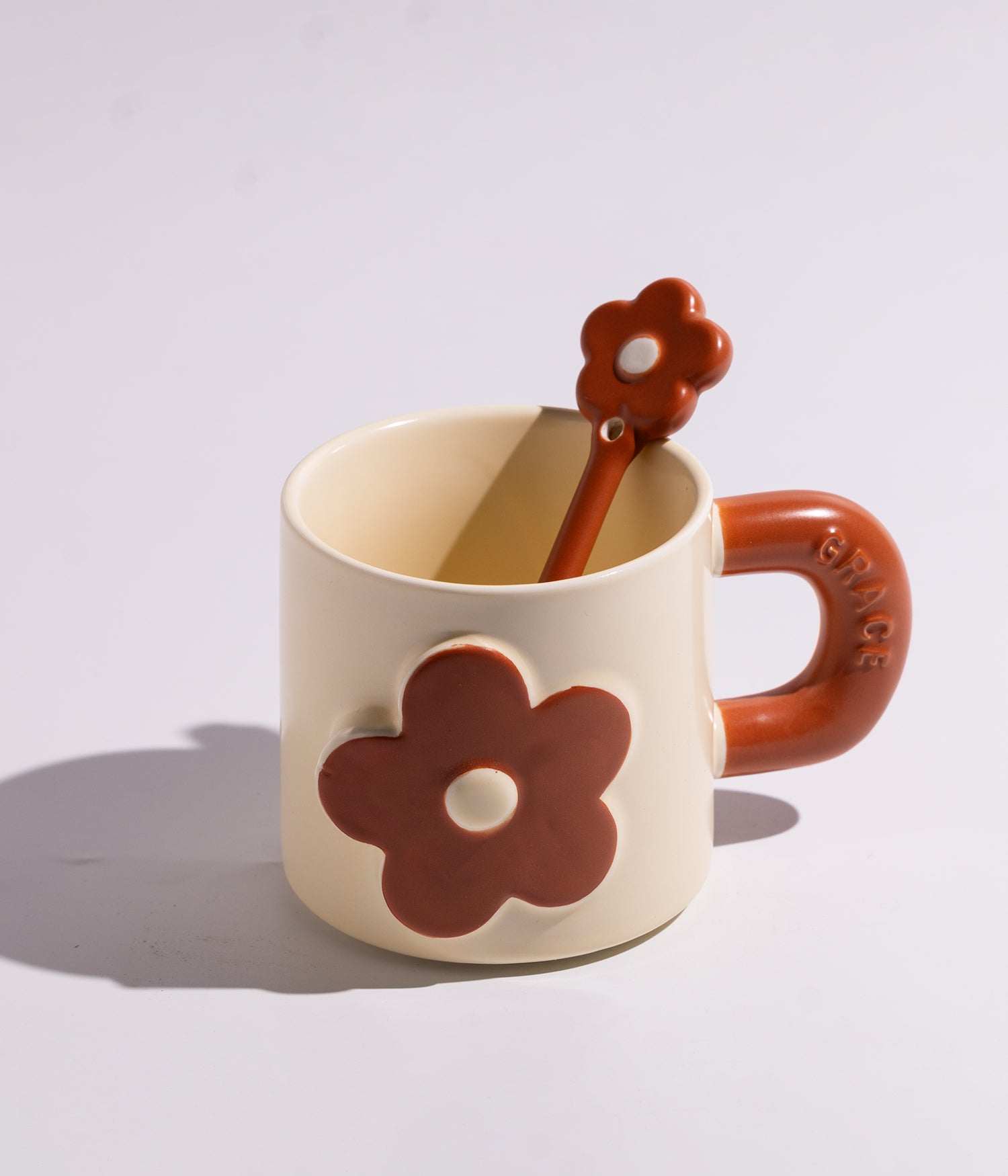 كوب سيراميك بتصميم وردة ملونة مع ملعقة