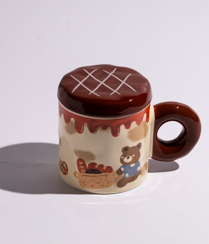 كوب سيراميك برسمة الدب الخباز مع غطاء بني لحفظ الحرارة