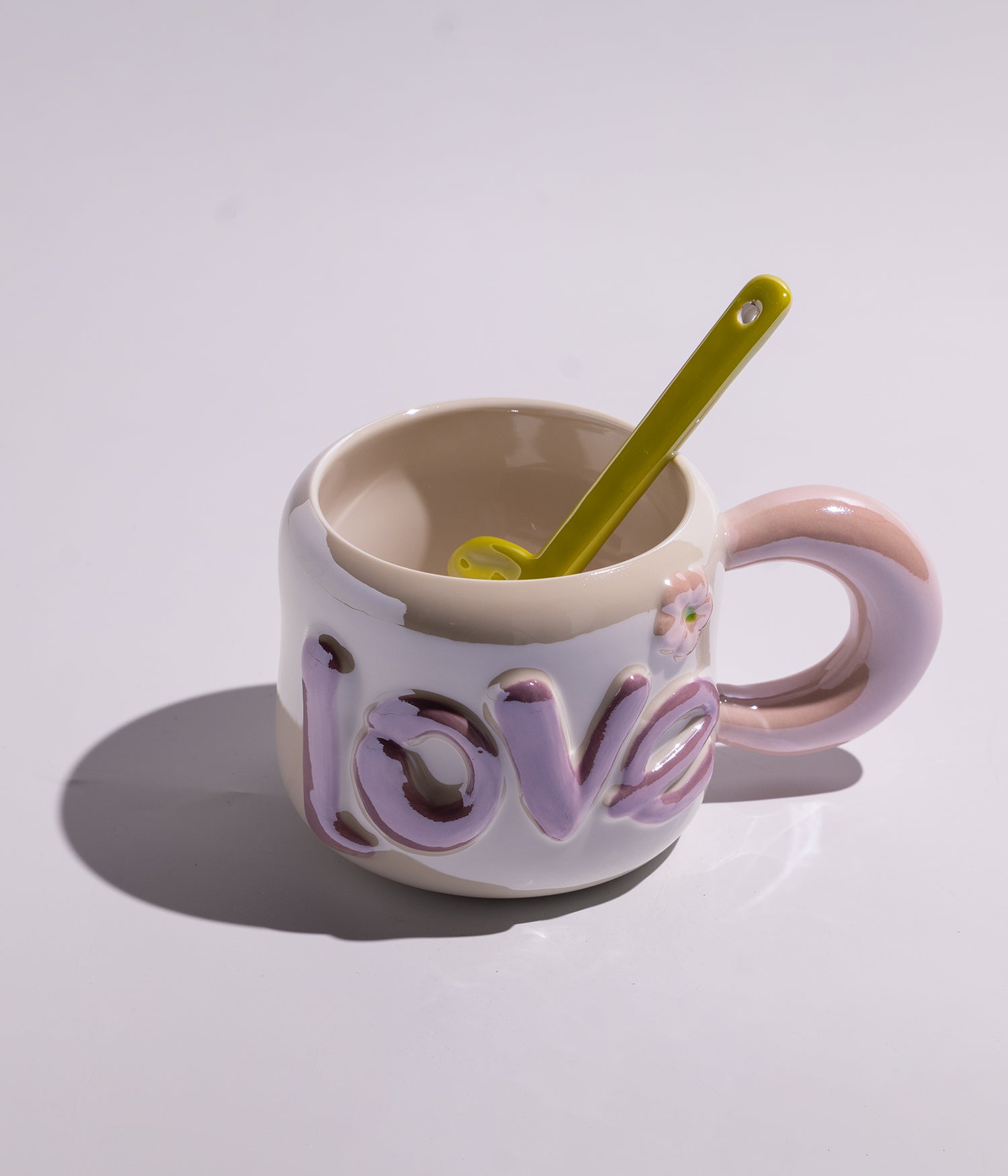 كوب قهوة سيراميك بعبارة LOVE  بالوان مبهجة مع ملعقة