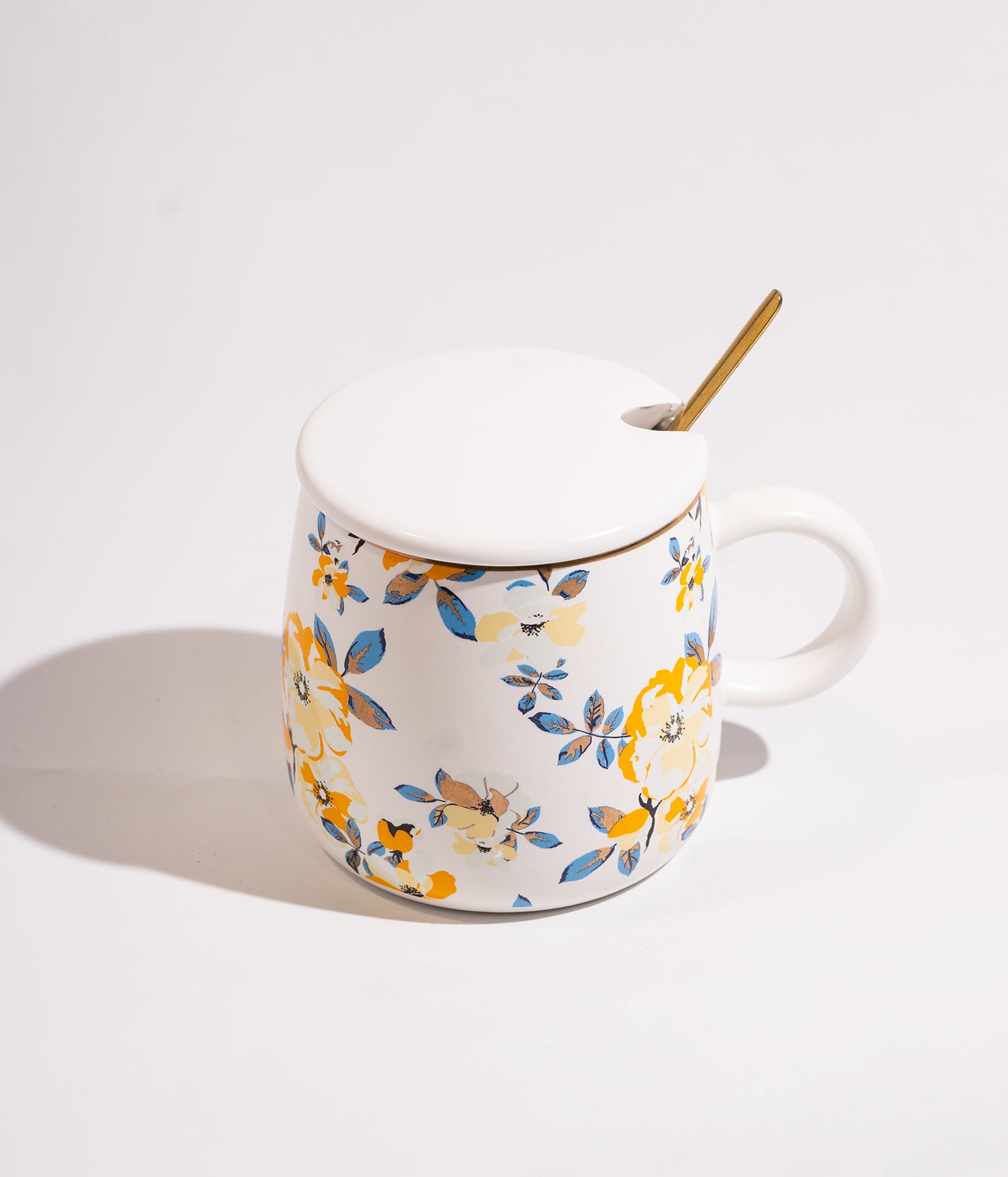 كوب سيراميك مزخرف بالورود الملونة مع ملعقة وغطاء لحفظ الحرارة