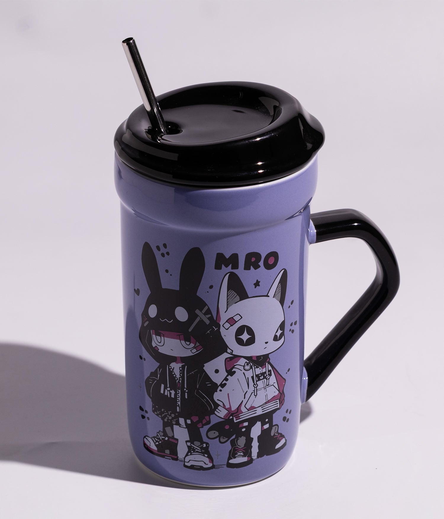 كوب سيراميك برسمة أرنبين مزوّد بغطاء ومزاز معدني عملي