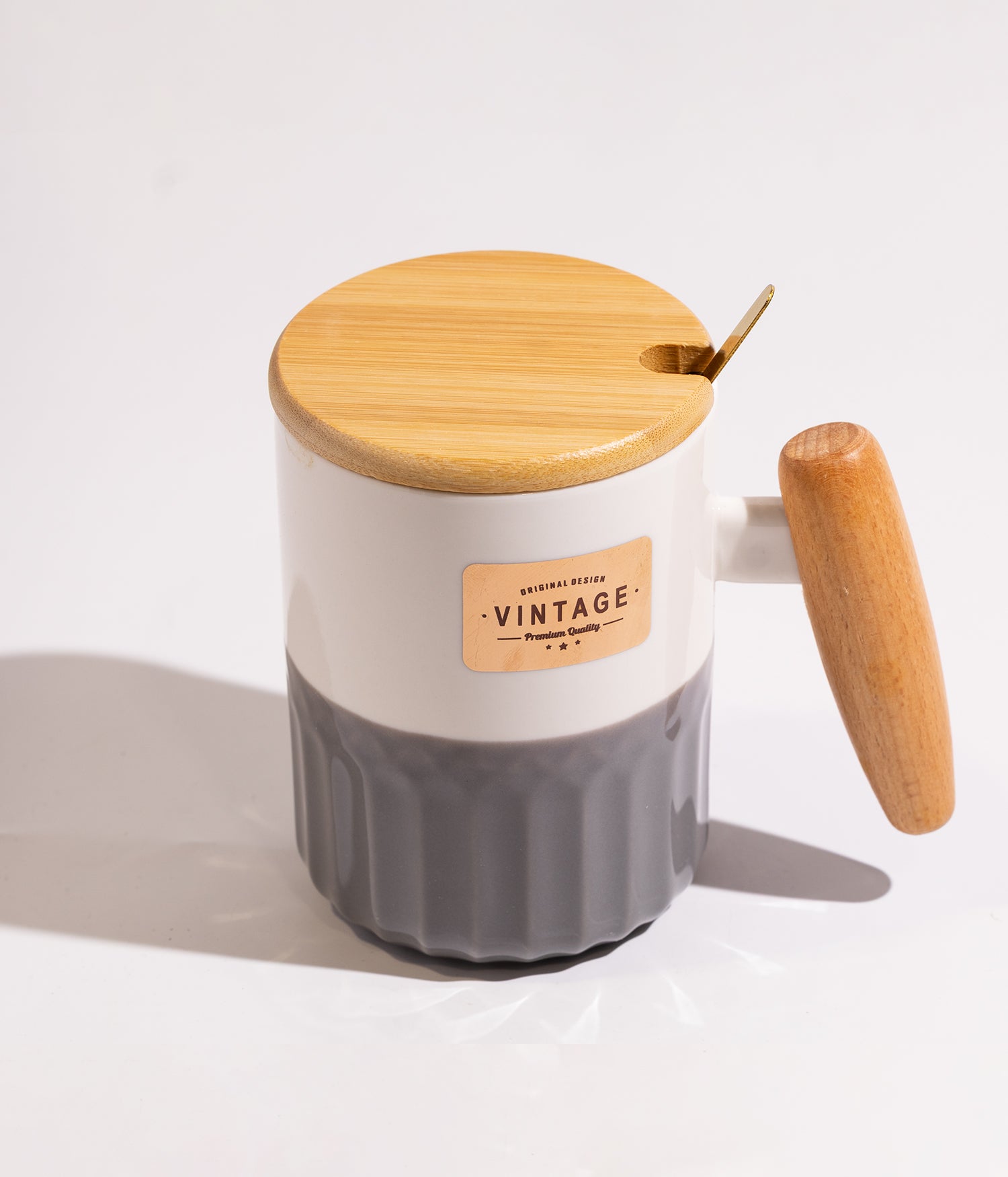 كوب قهوة سيراميك عملي وانيق بمقبض وغطاء خشبي مع وملعقة