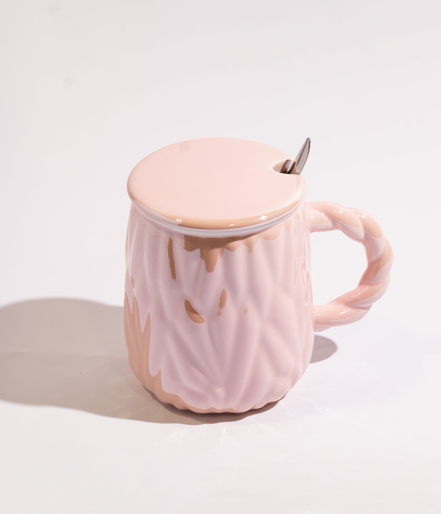 كوب سيراميك بتصميم امواج وبغطاء وملعقة